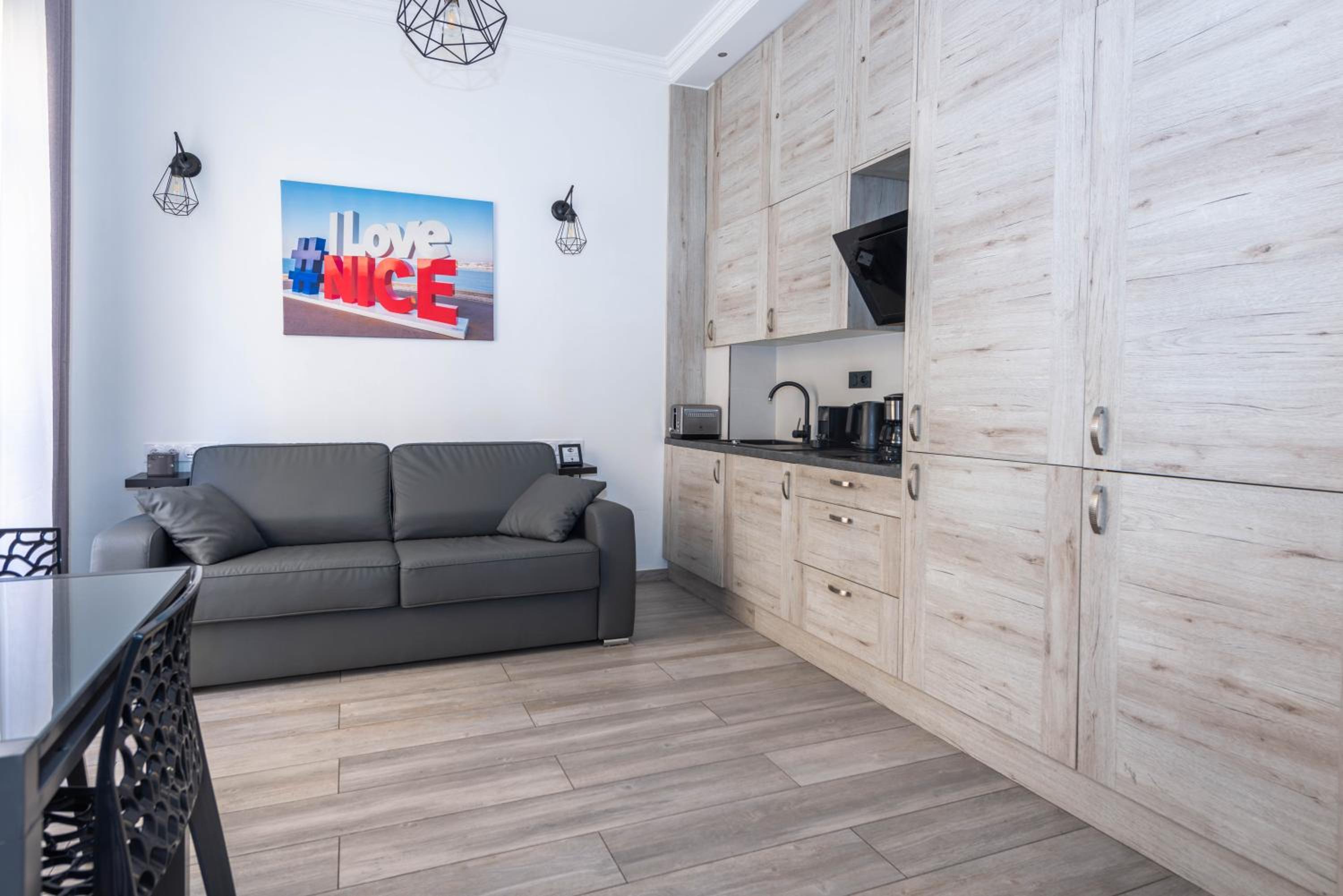 One-Bedroom Apartment - Photo 3