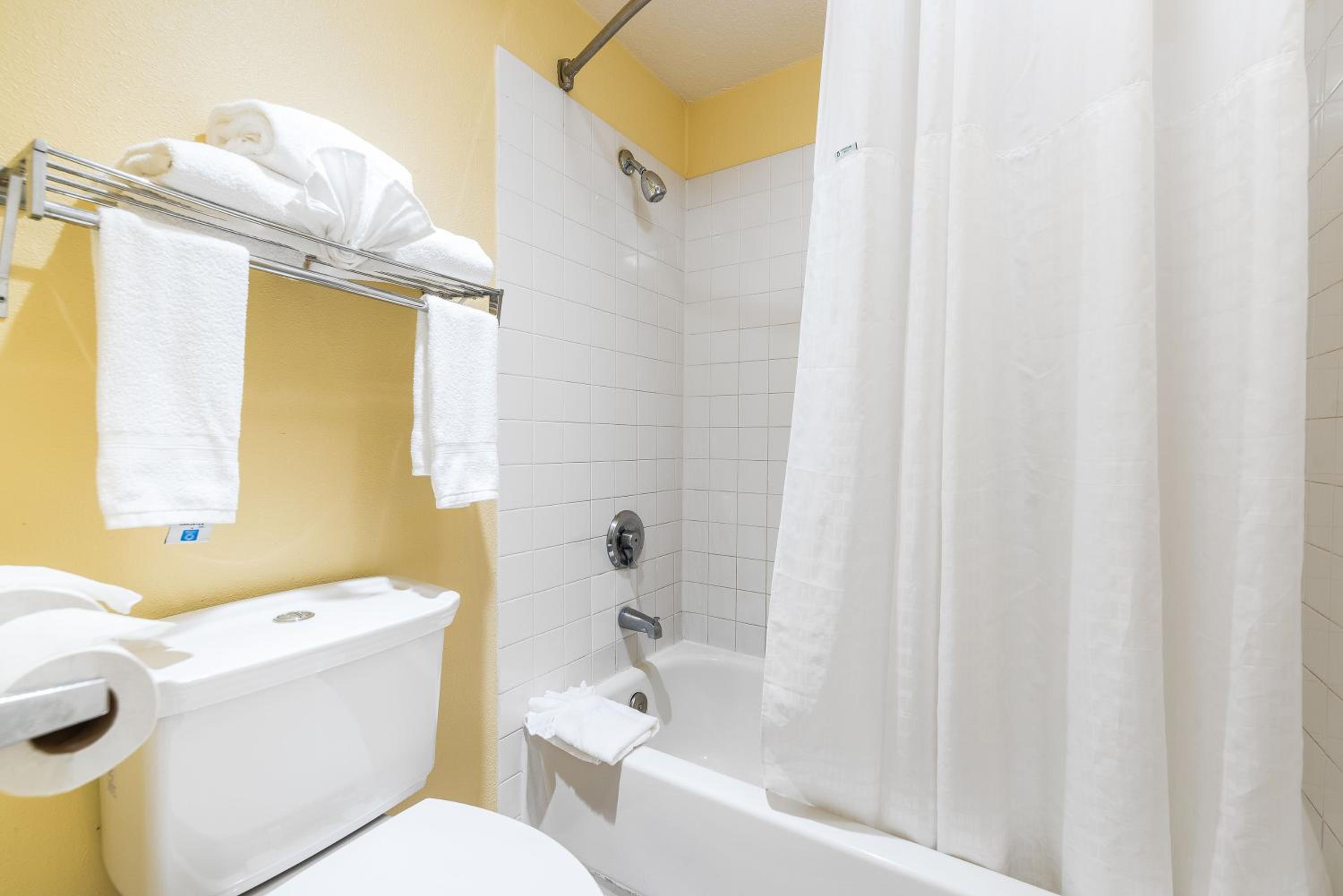 Deluxe Double Room with Two Double Beds - Non-Smoking - Photo 3