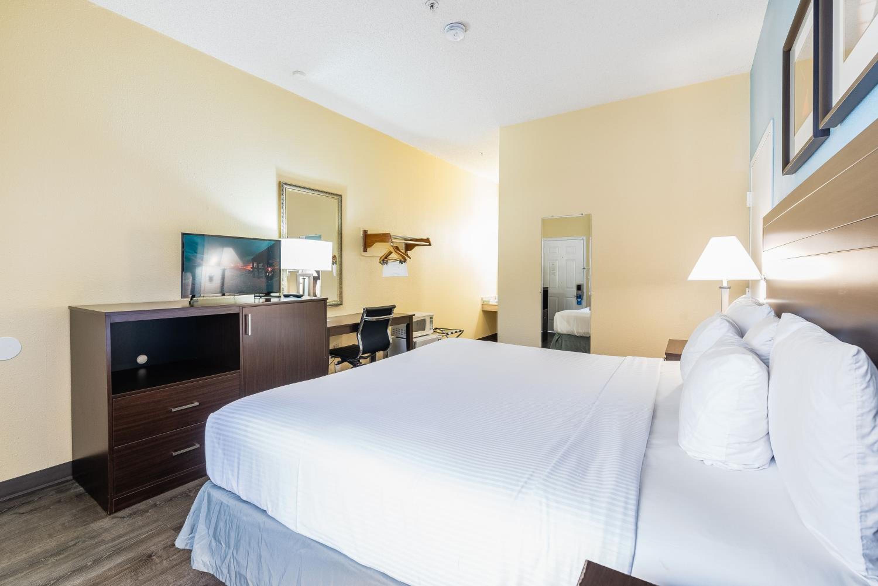 King Room - Disability Access/Non-Smoking - Photo 8