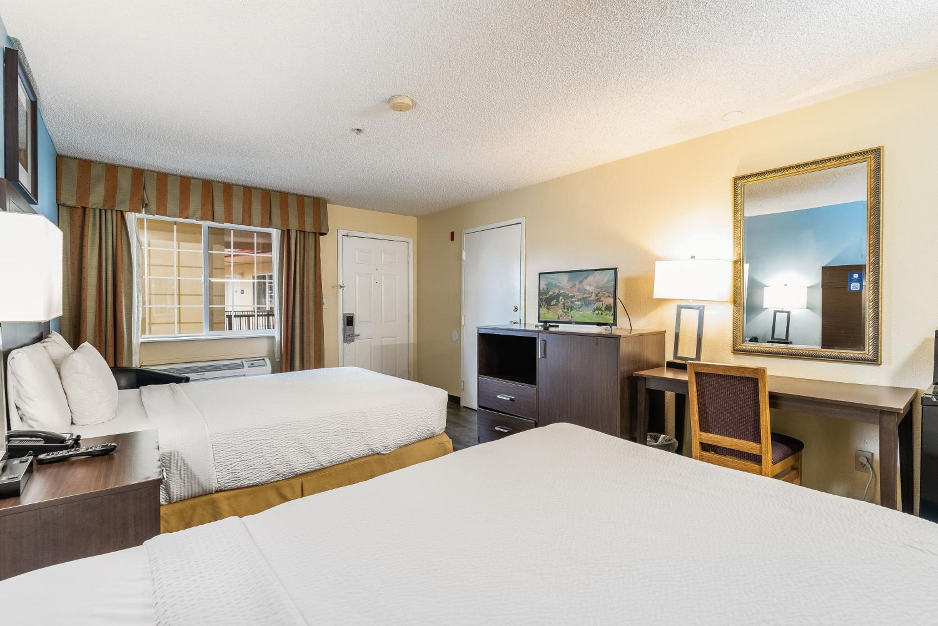Deluxe Double Room with Two Double Beds - Non-Smoking - Photo 6