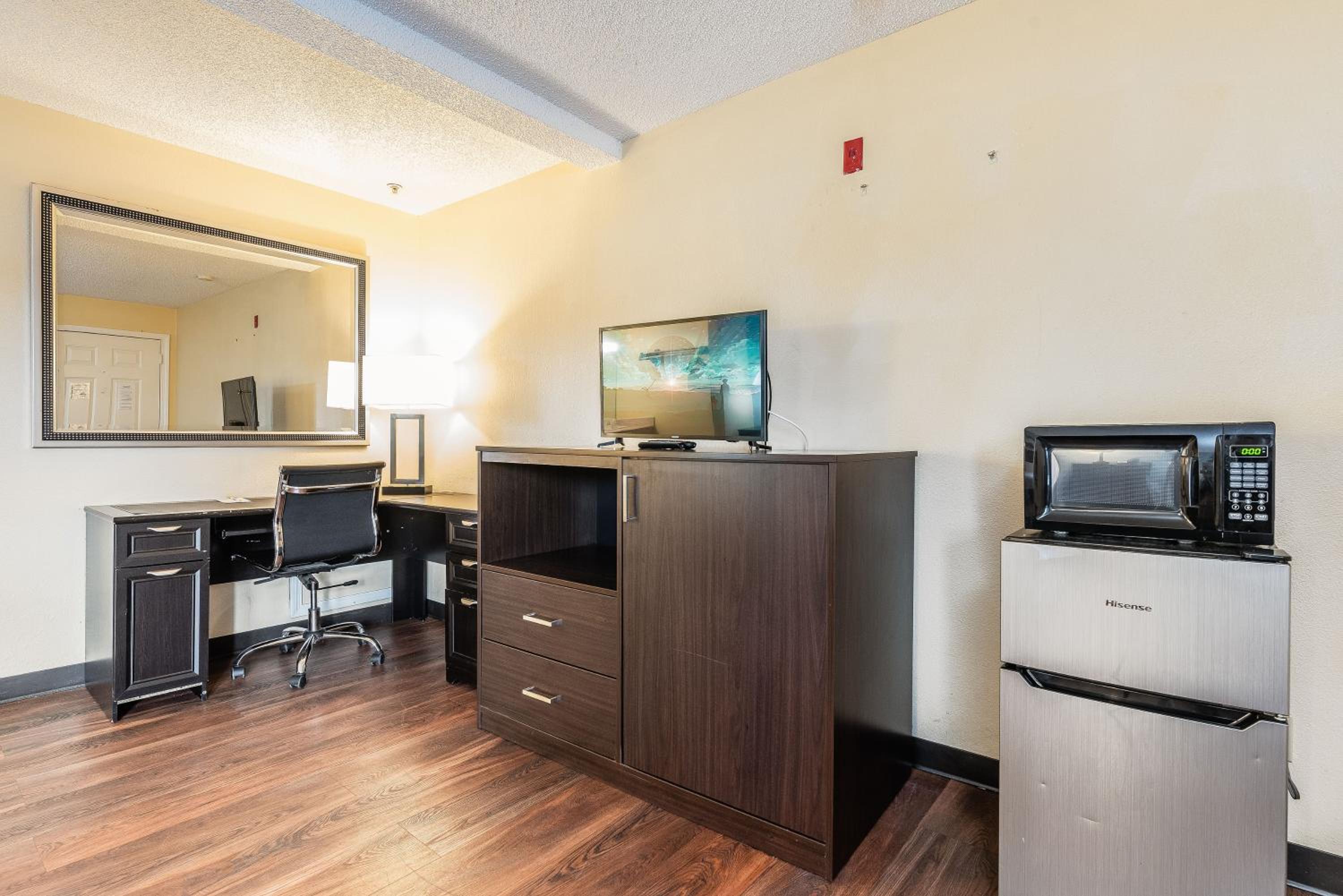 King Studio Suite - Non-Smoking - Photo 7