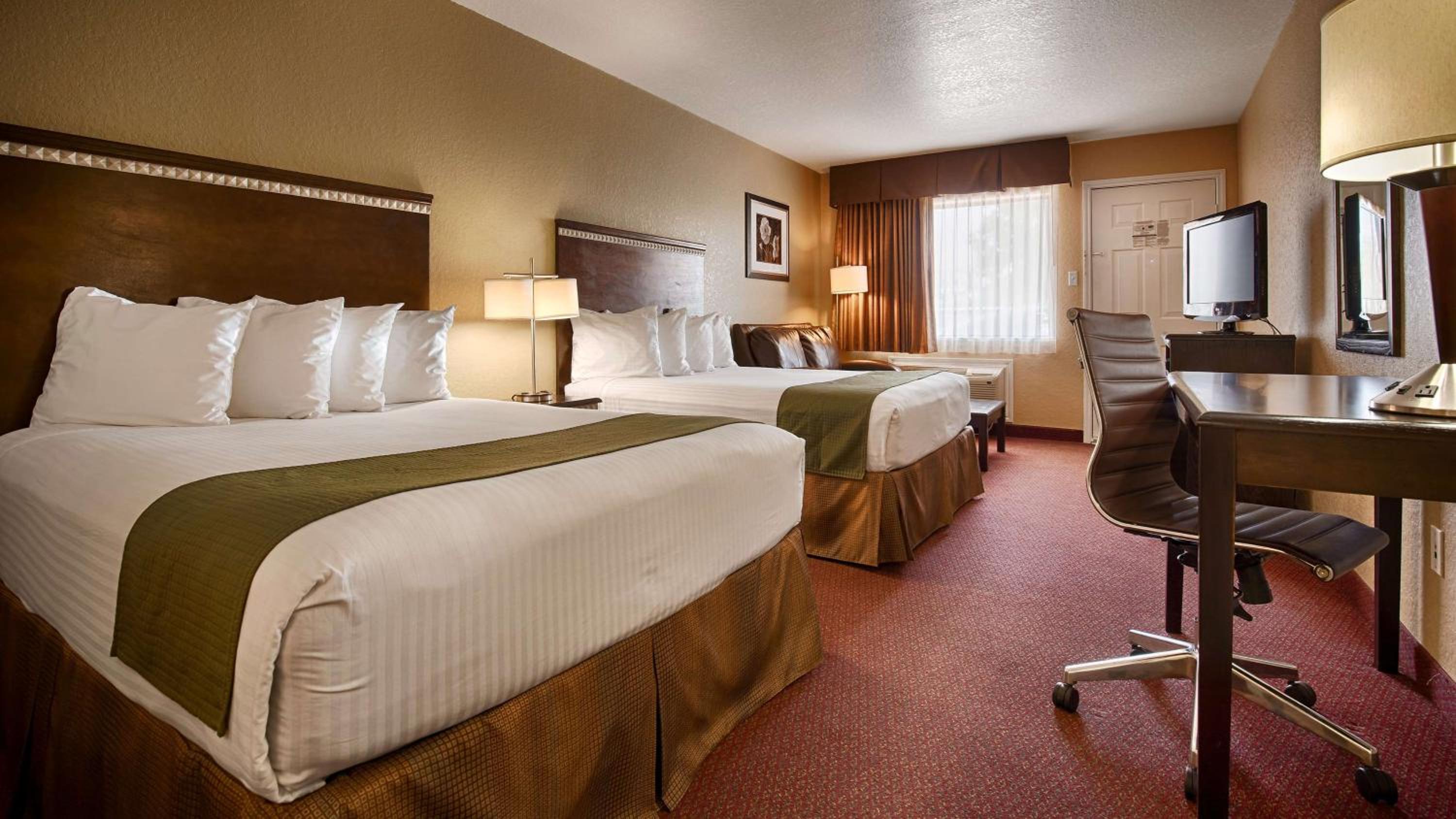 Queen Room with Two Queen Beds - Smoking