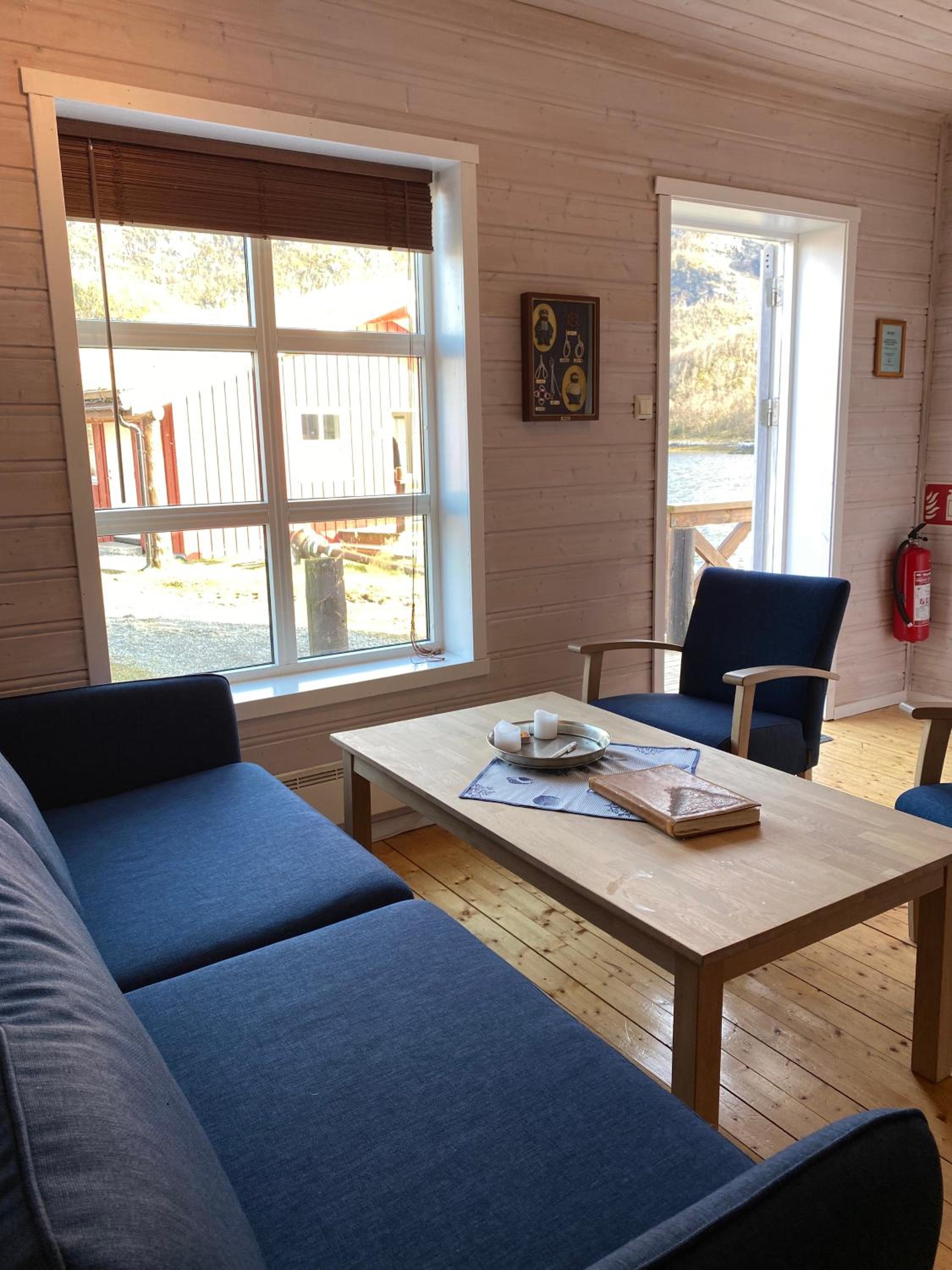 Apartment with Lake View - Photo 7