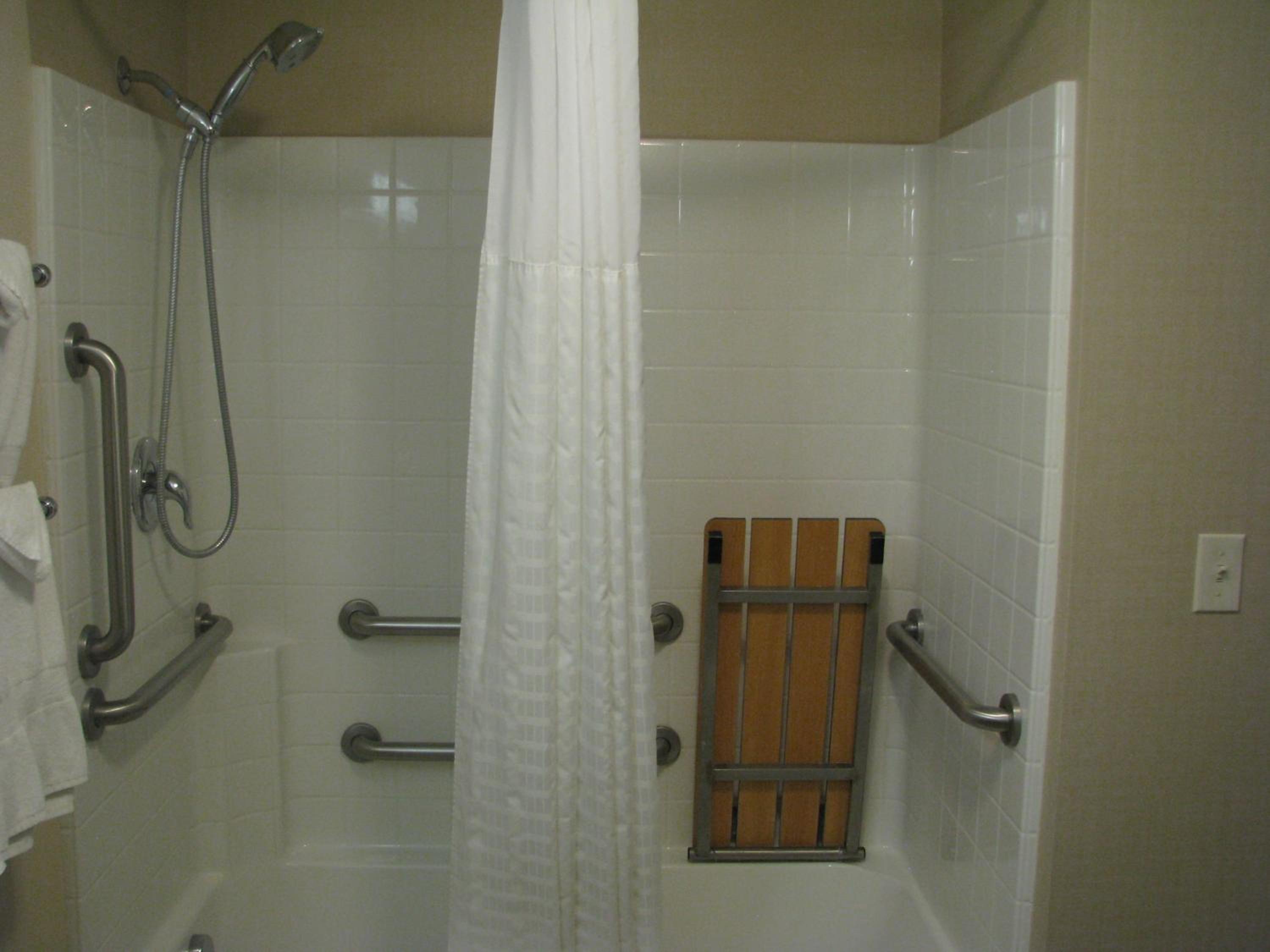 King Suite - Accessible/Non-Smoking photo 2