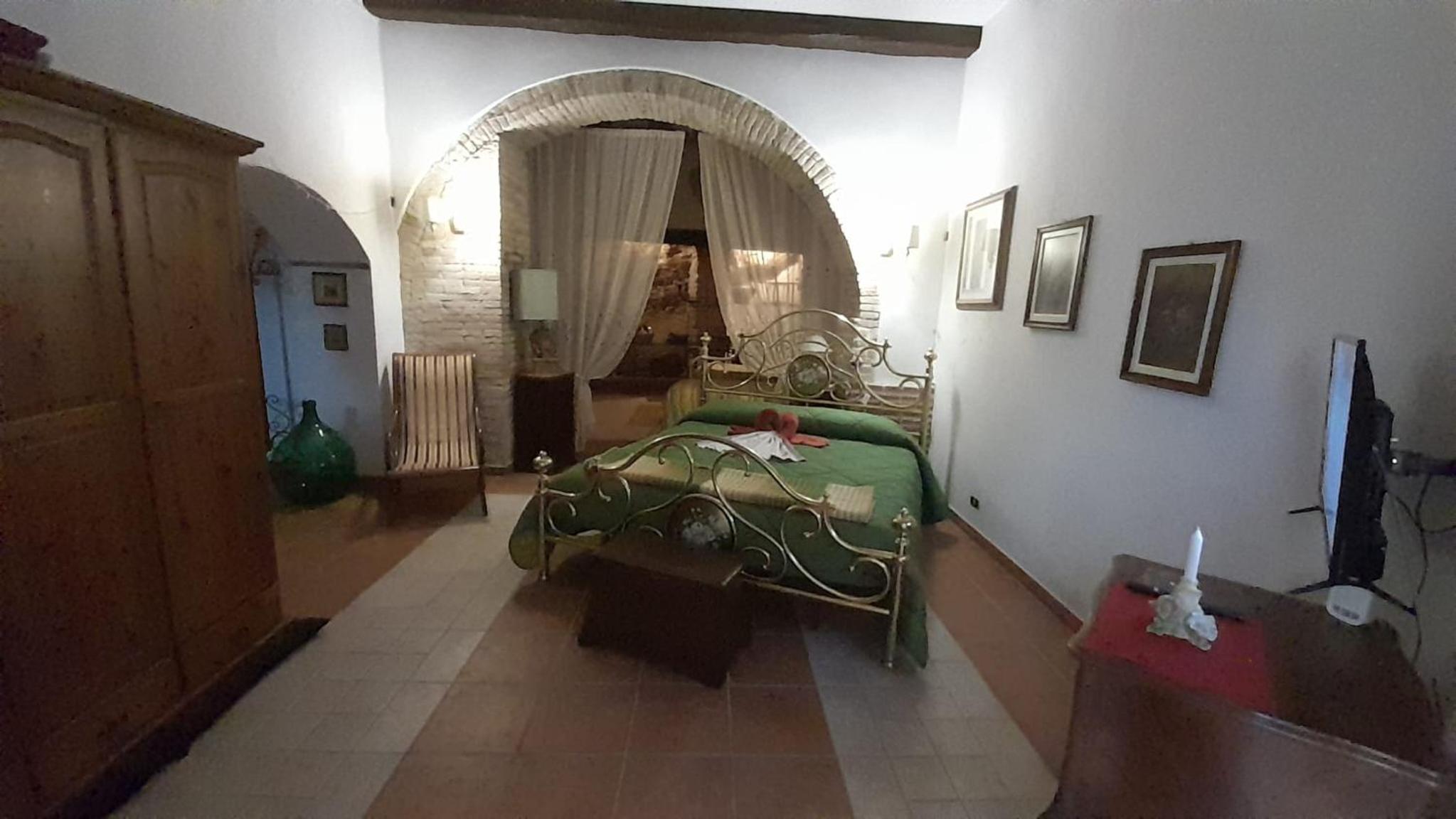 One-Bedroom Apartment - Photo 13