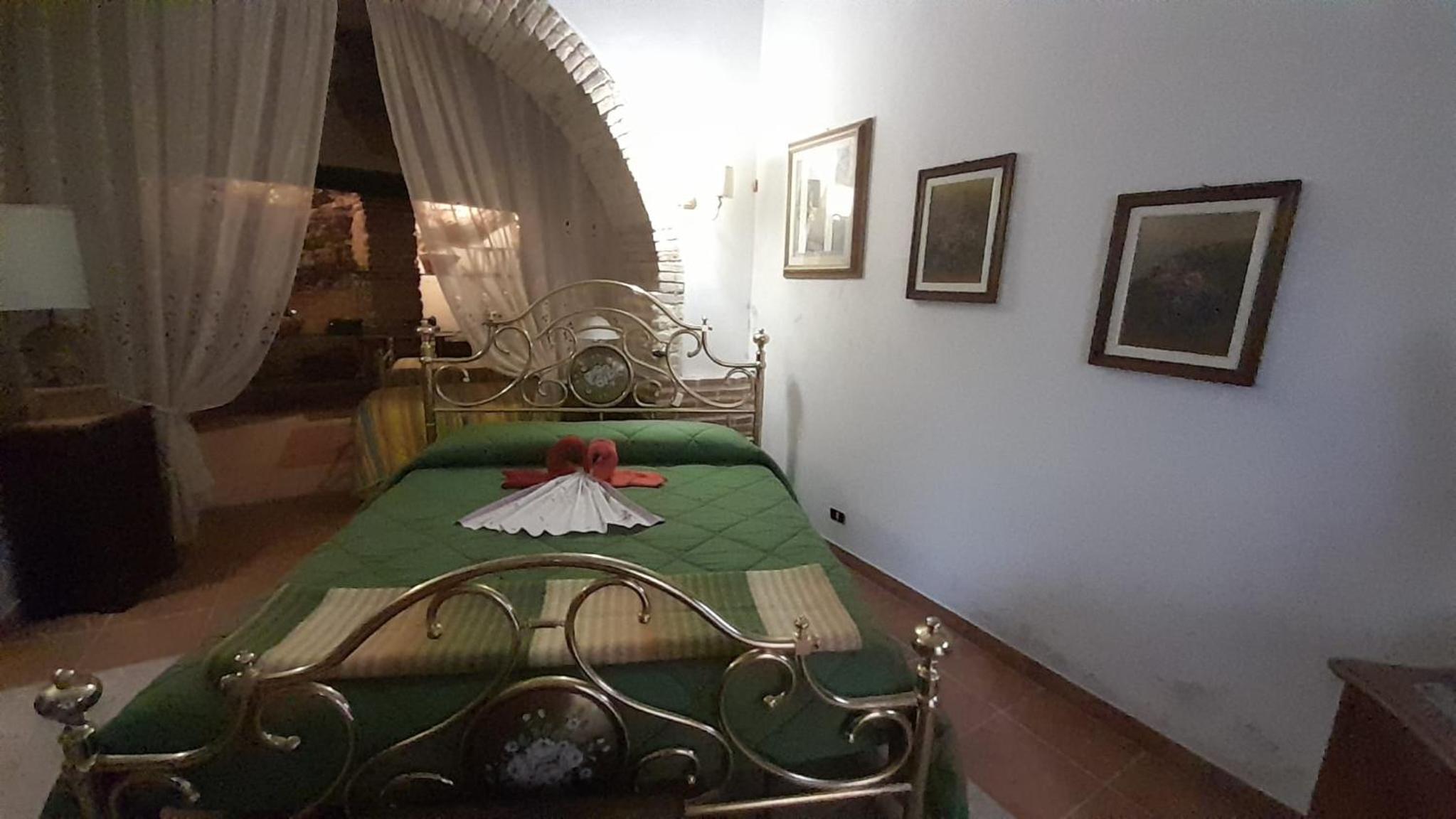 One-Bedroom Apartment - Photo 14