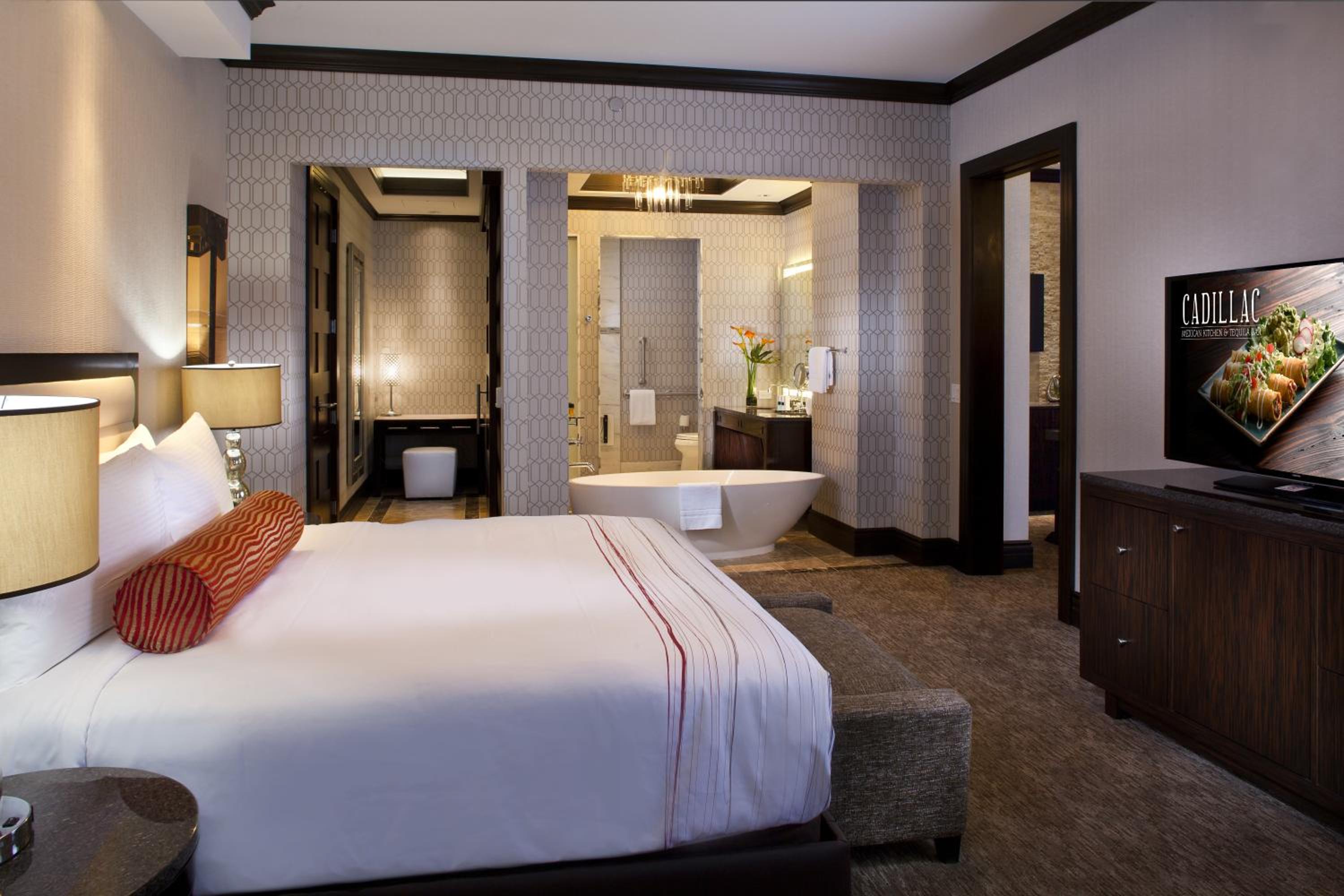 Corner Suite photo 2