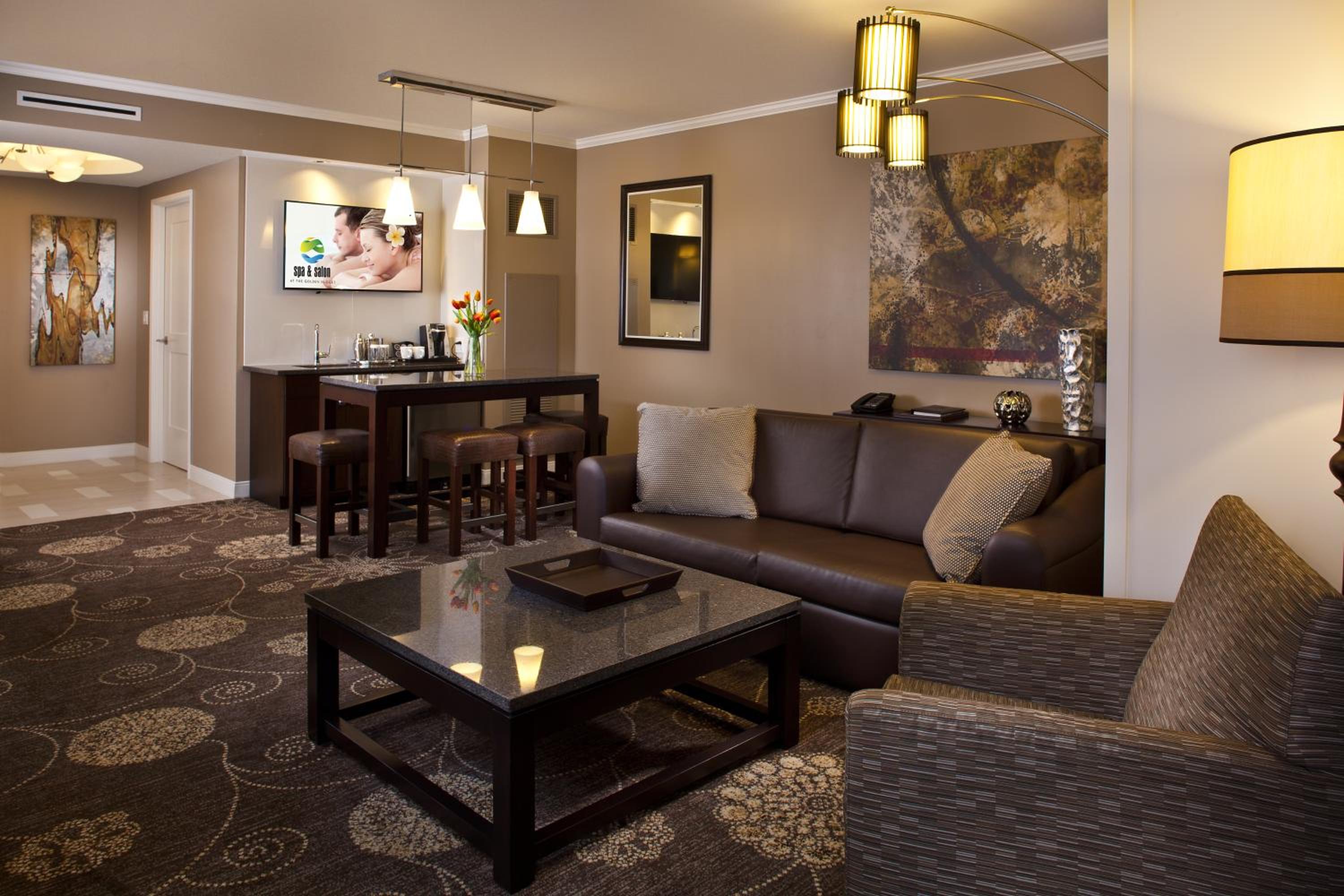 Corner Suite