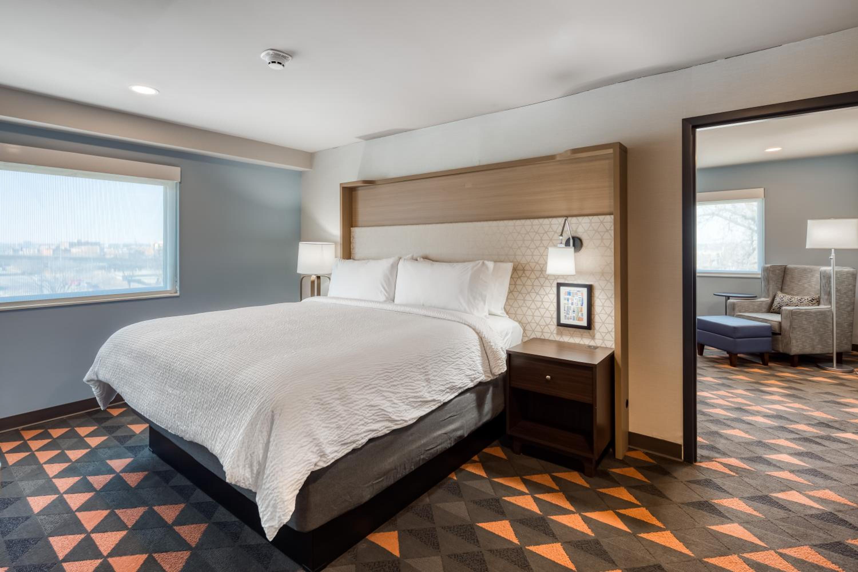 Premium Room with Two King Beds - Photo 9
