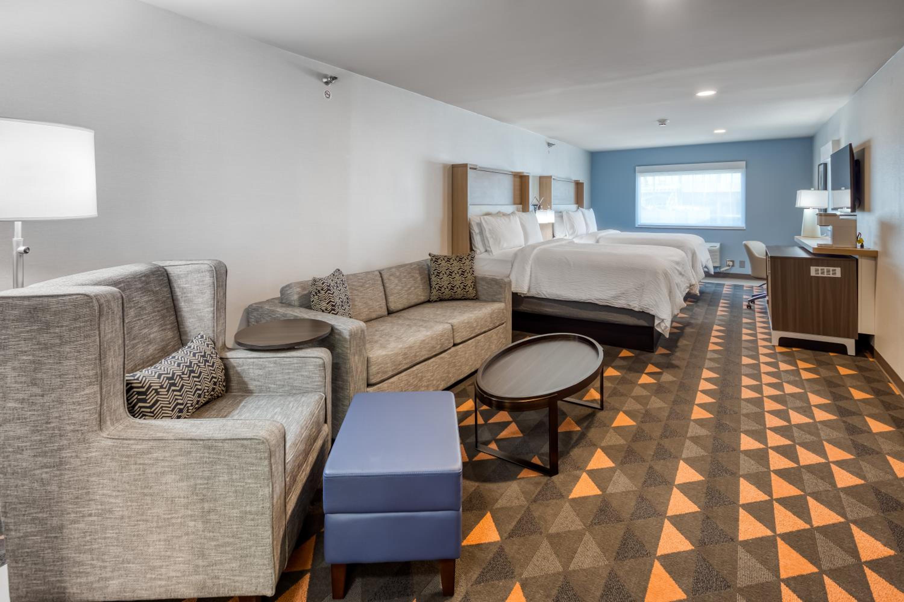 Queen Suite with Two Queen Beds - Photo 1