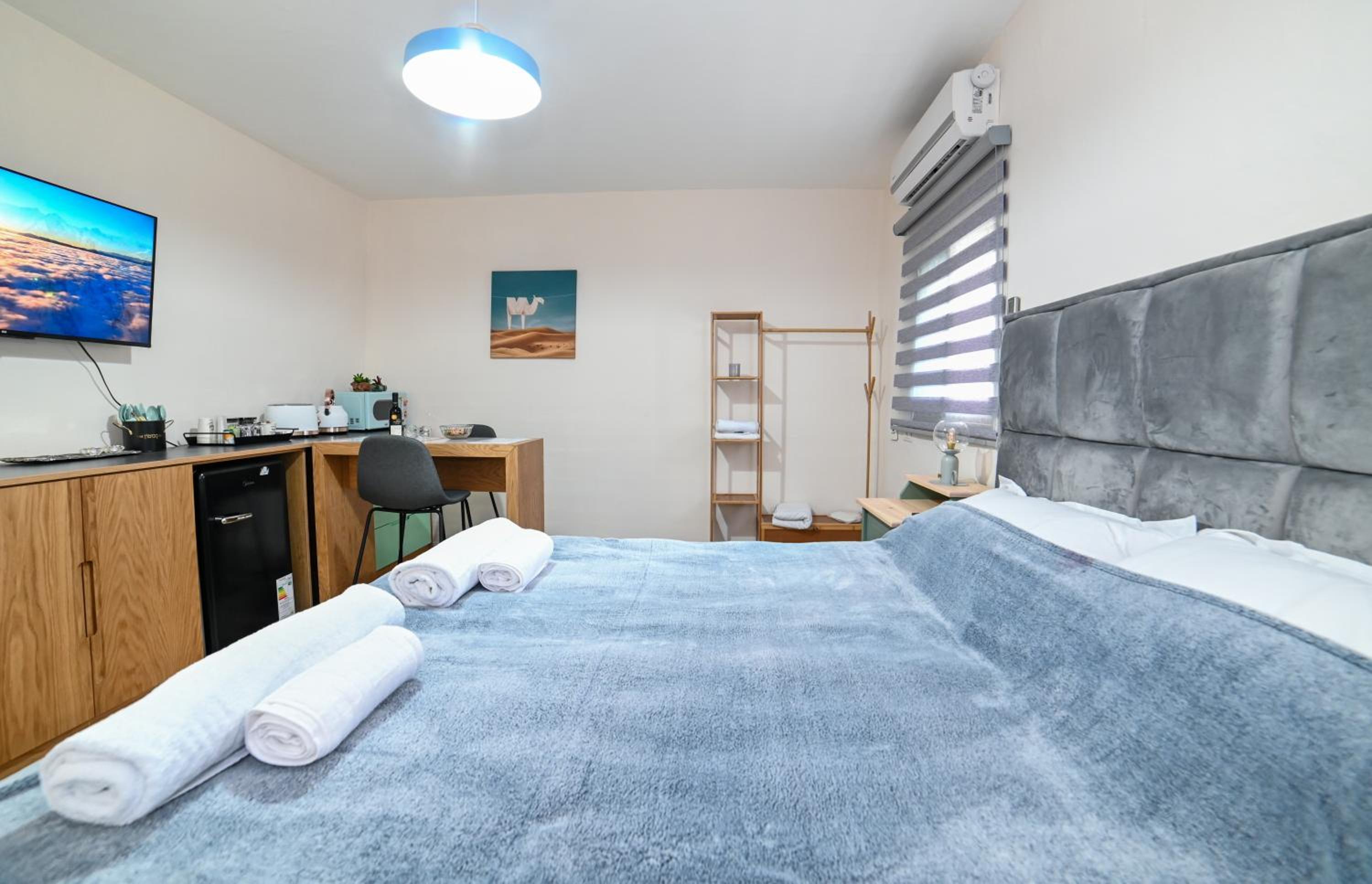 One-Bedroom Apartment photo 1