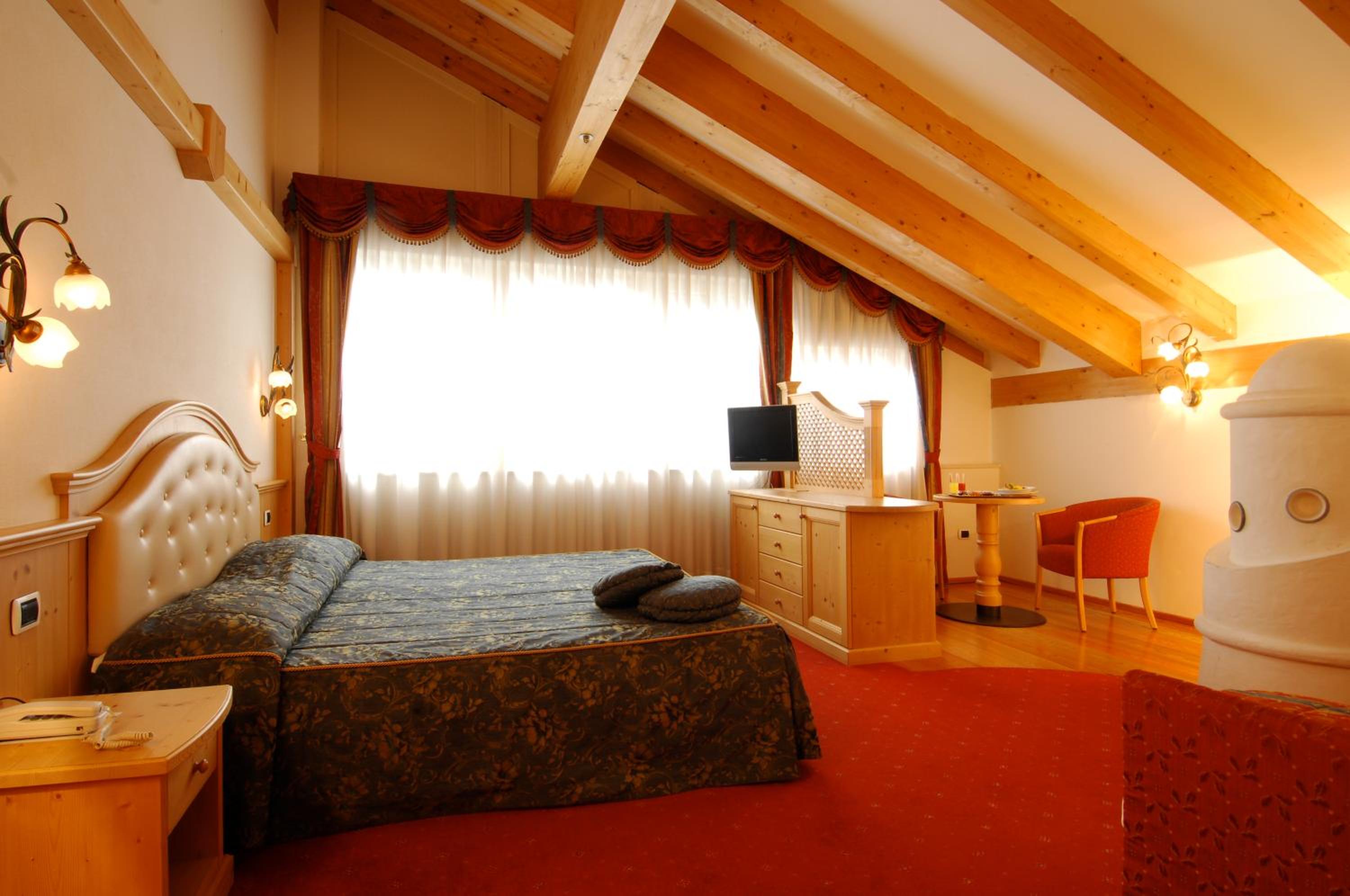 Suite with Spa Access photo 3