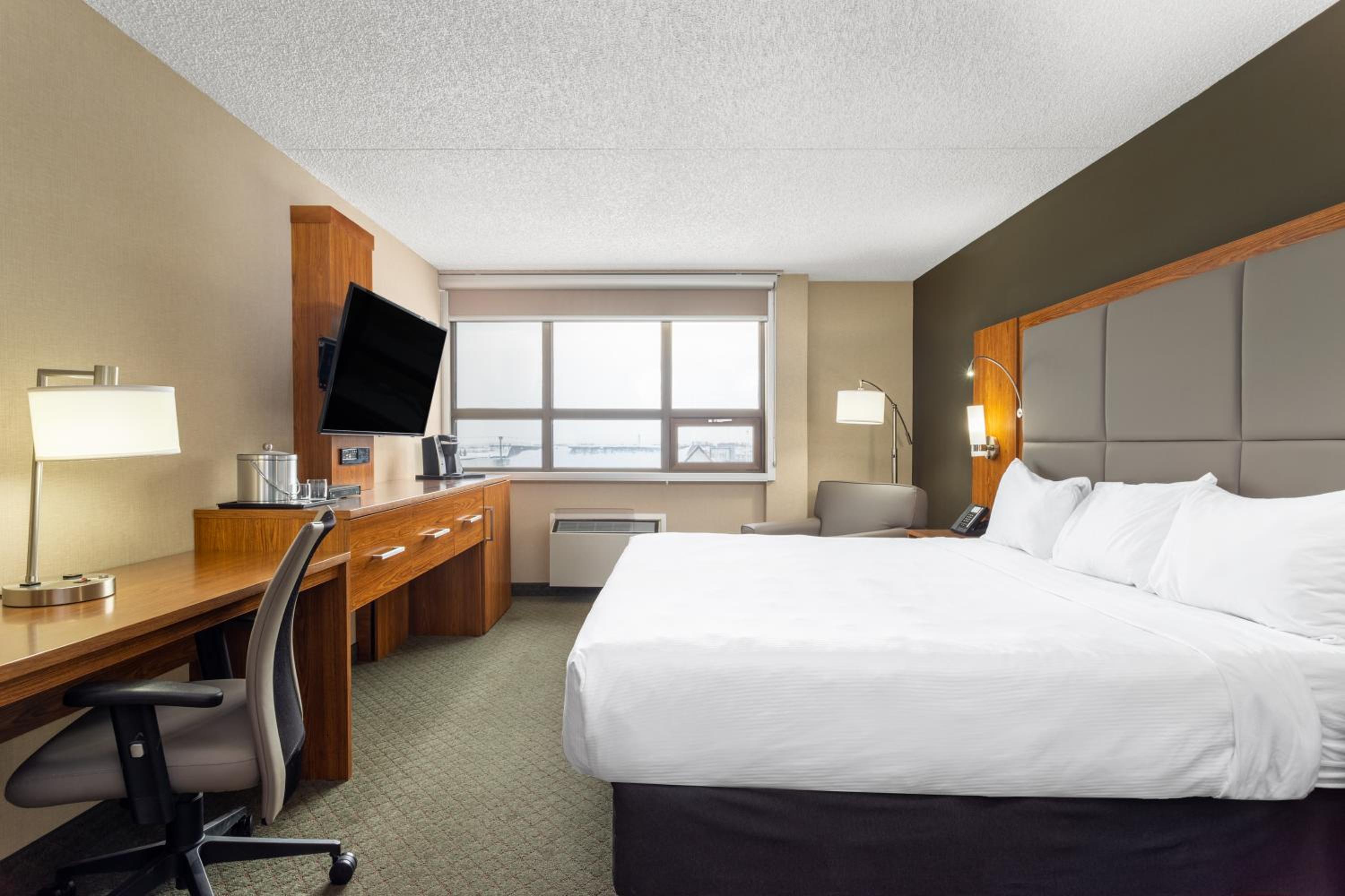 Standard King Room - Photo 3
