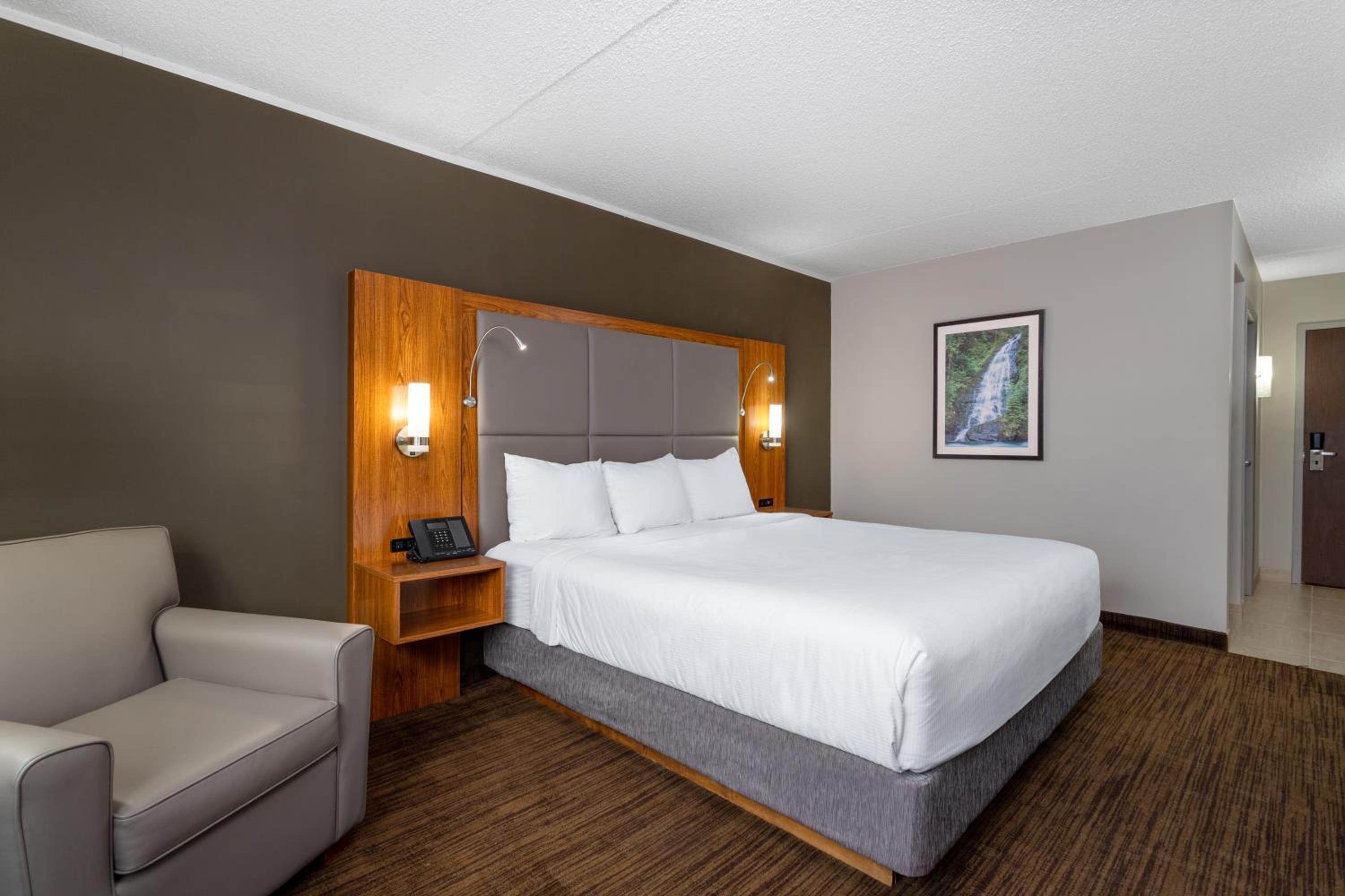 Deluxe King Room - Photo 3