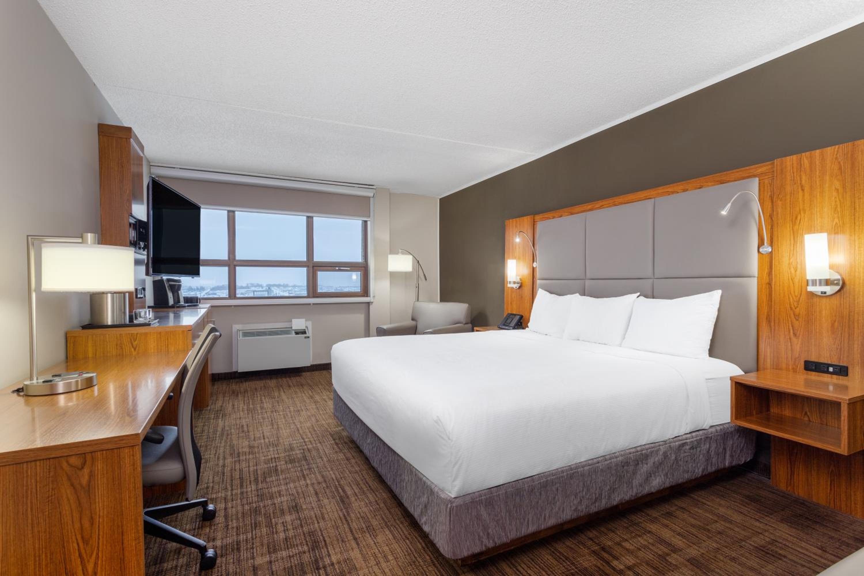 Deluxe King Room - Photo 1