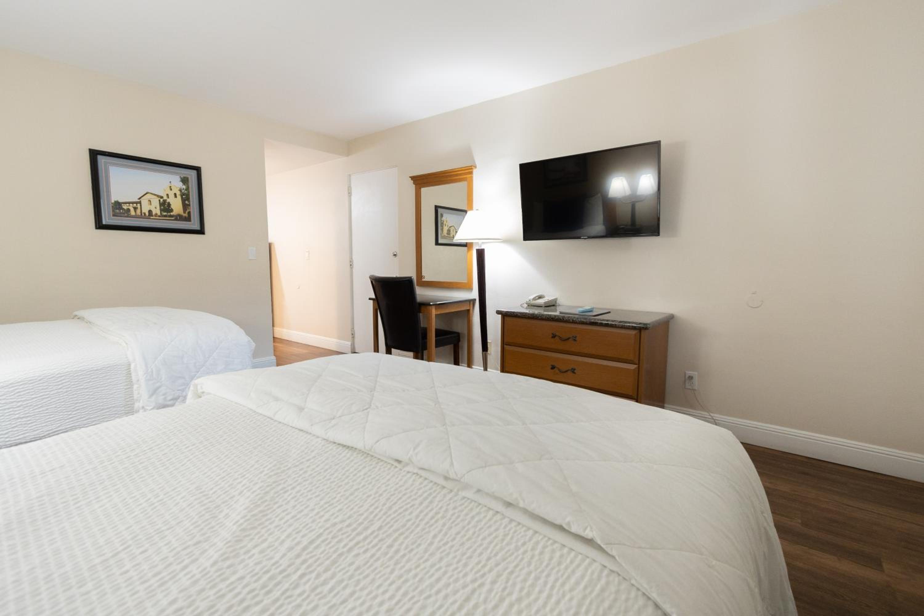 Standard Room with Two Double Beds (Upstairs) - Photo 1