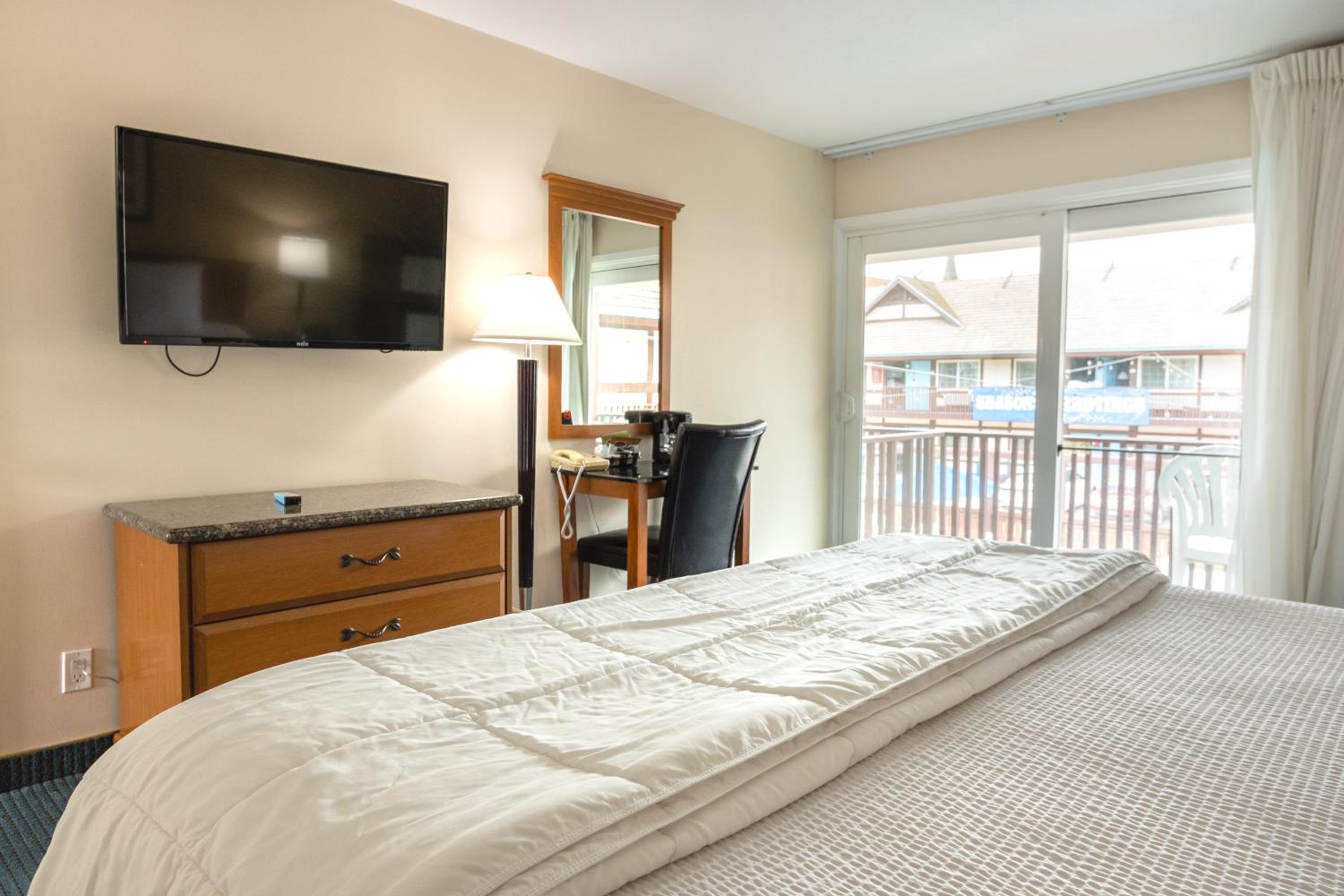 Deluxe King Room (Balcony) - Photo 1