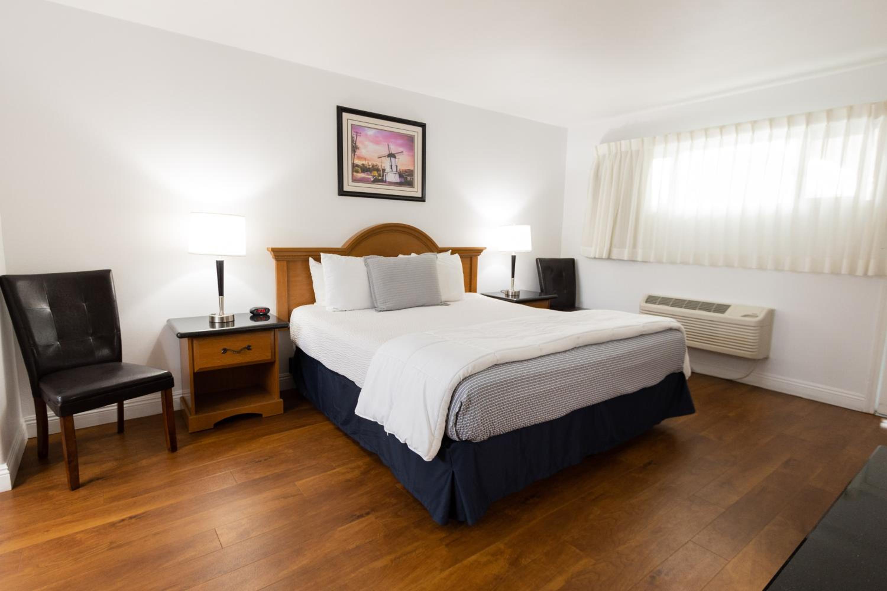 Standard King Room (Ground Level) - Photo 6
