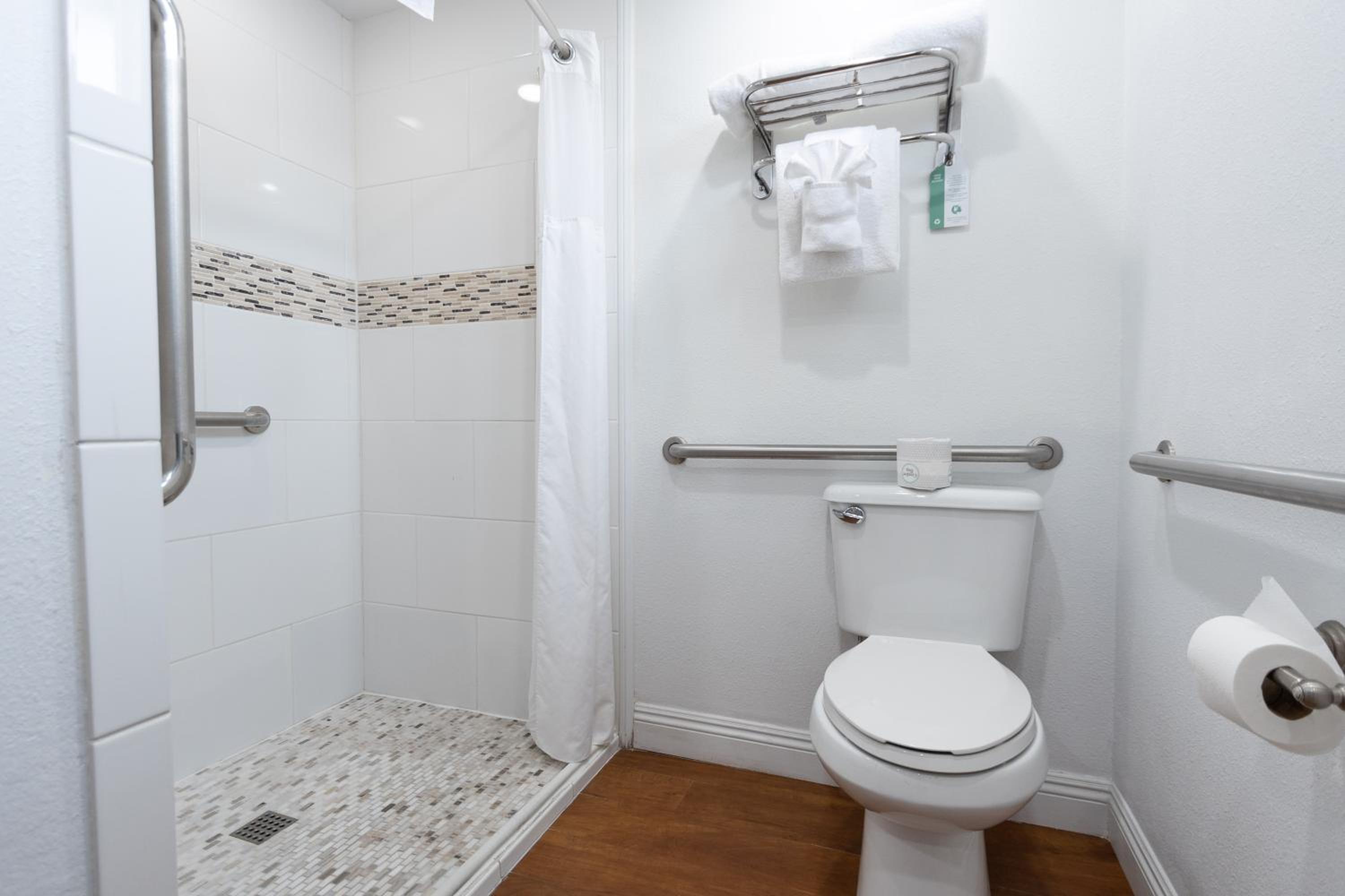 Standard King Room (Ground Level) - Photo 7