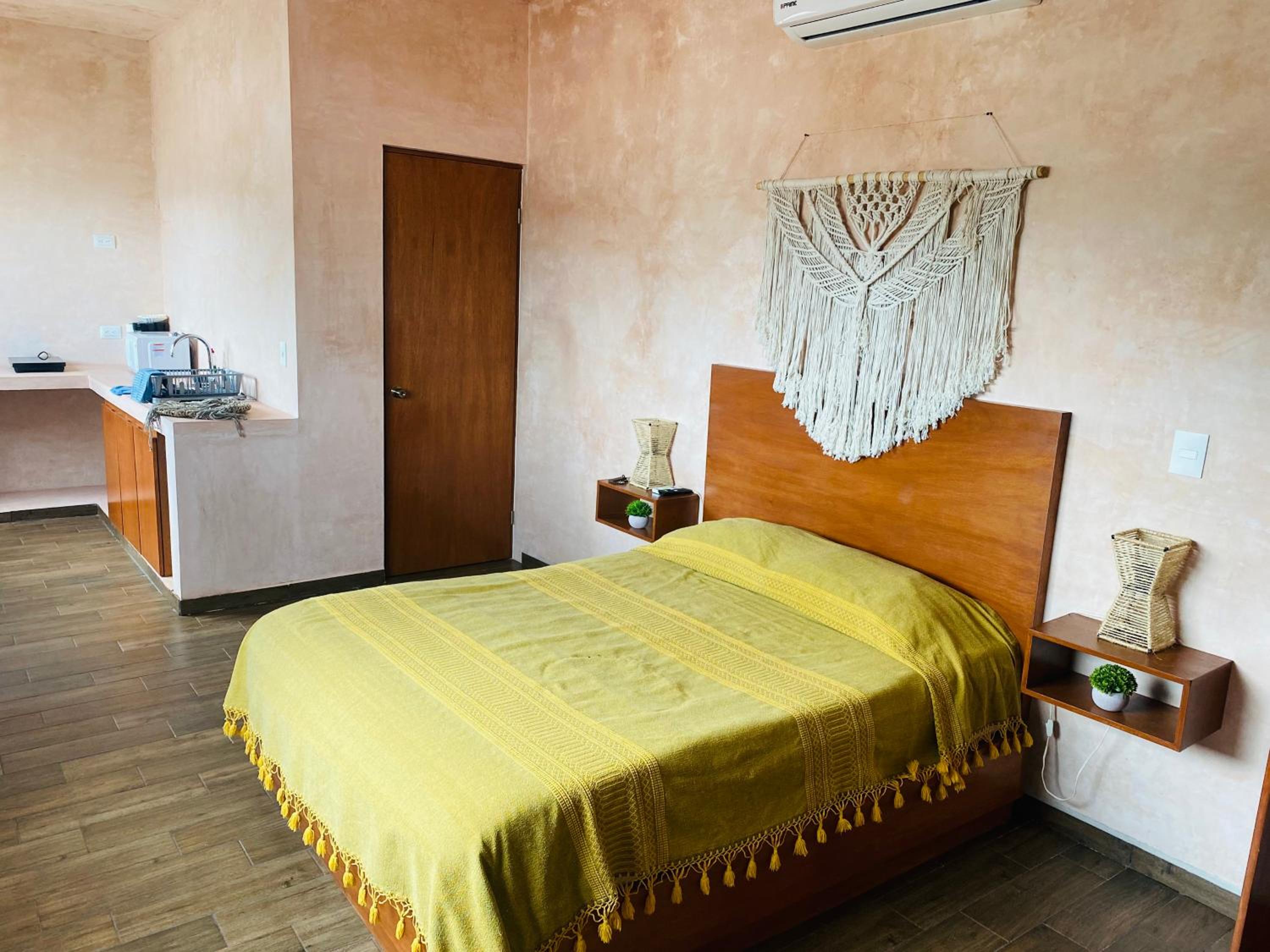 Deluxe Queen Room - Photo 5