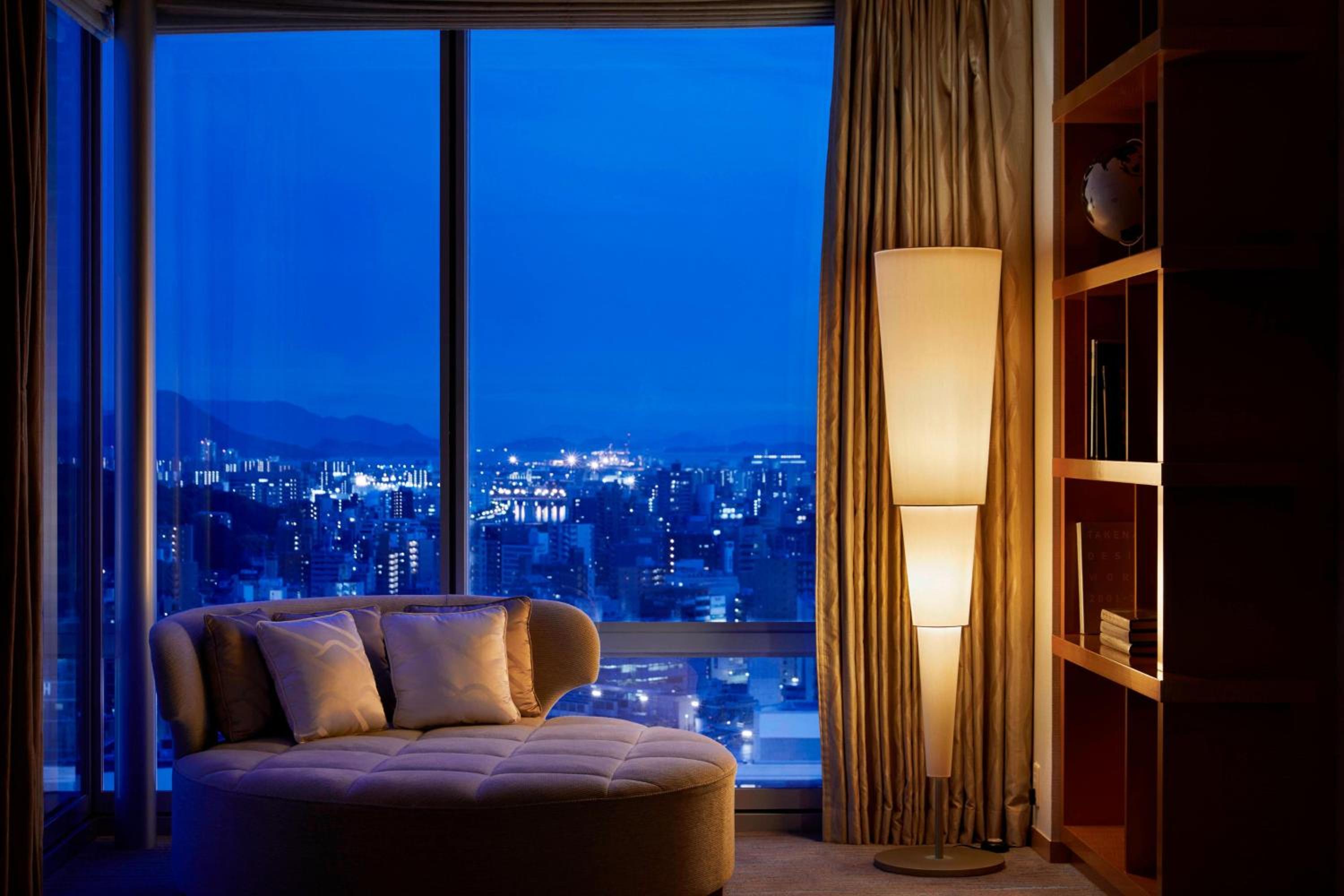 Club Corner Suite Room, 2 Queen, City View photo 3