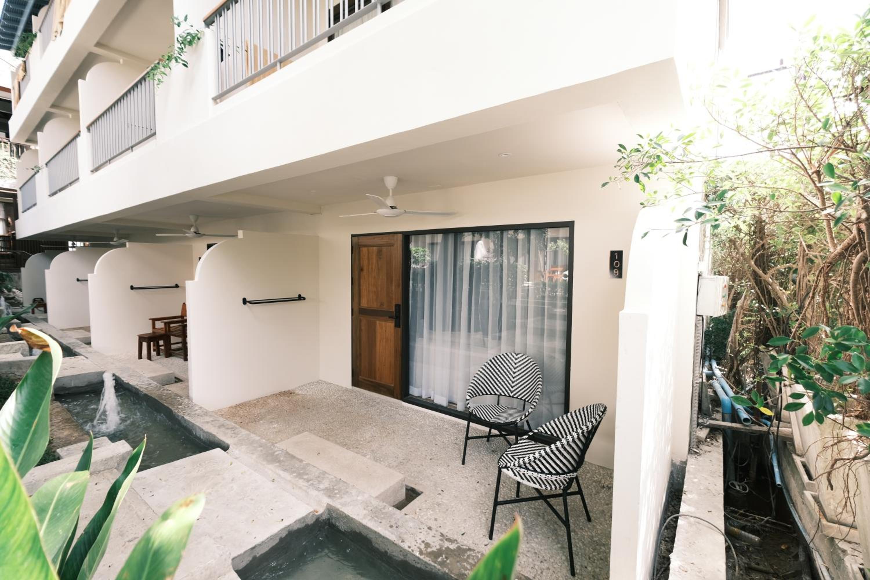 Superior Garden Room with One-way Airport Transfer photo 3