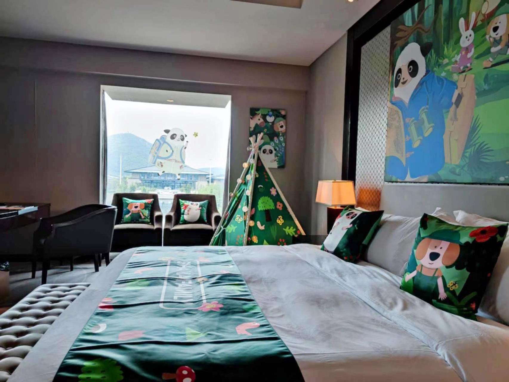 Deluxe Family Room(with Children's Outdoor Activity)
