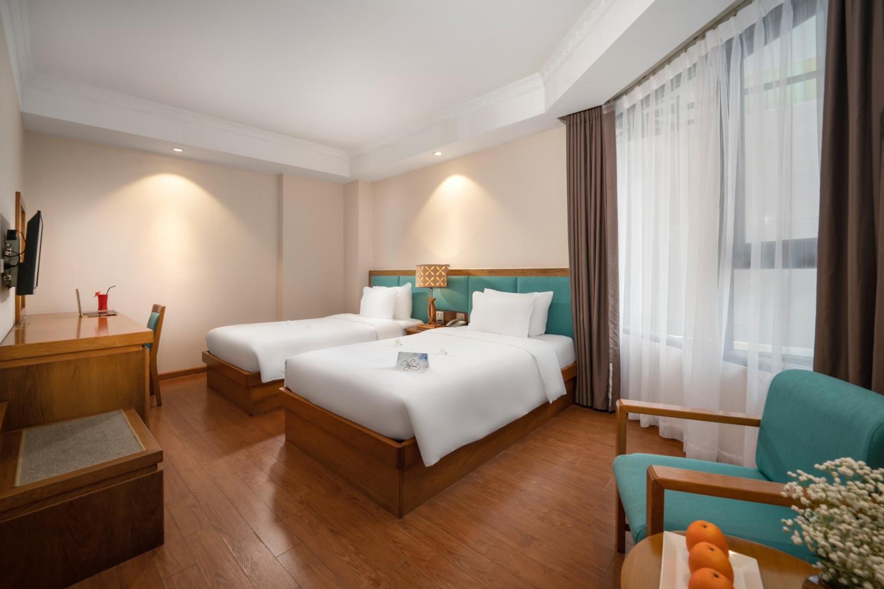 Superior Twin Room with Window - High Floor photo 1