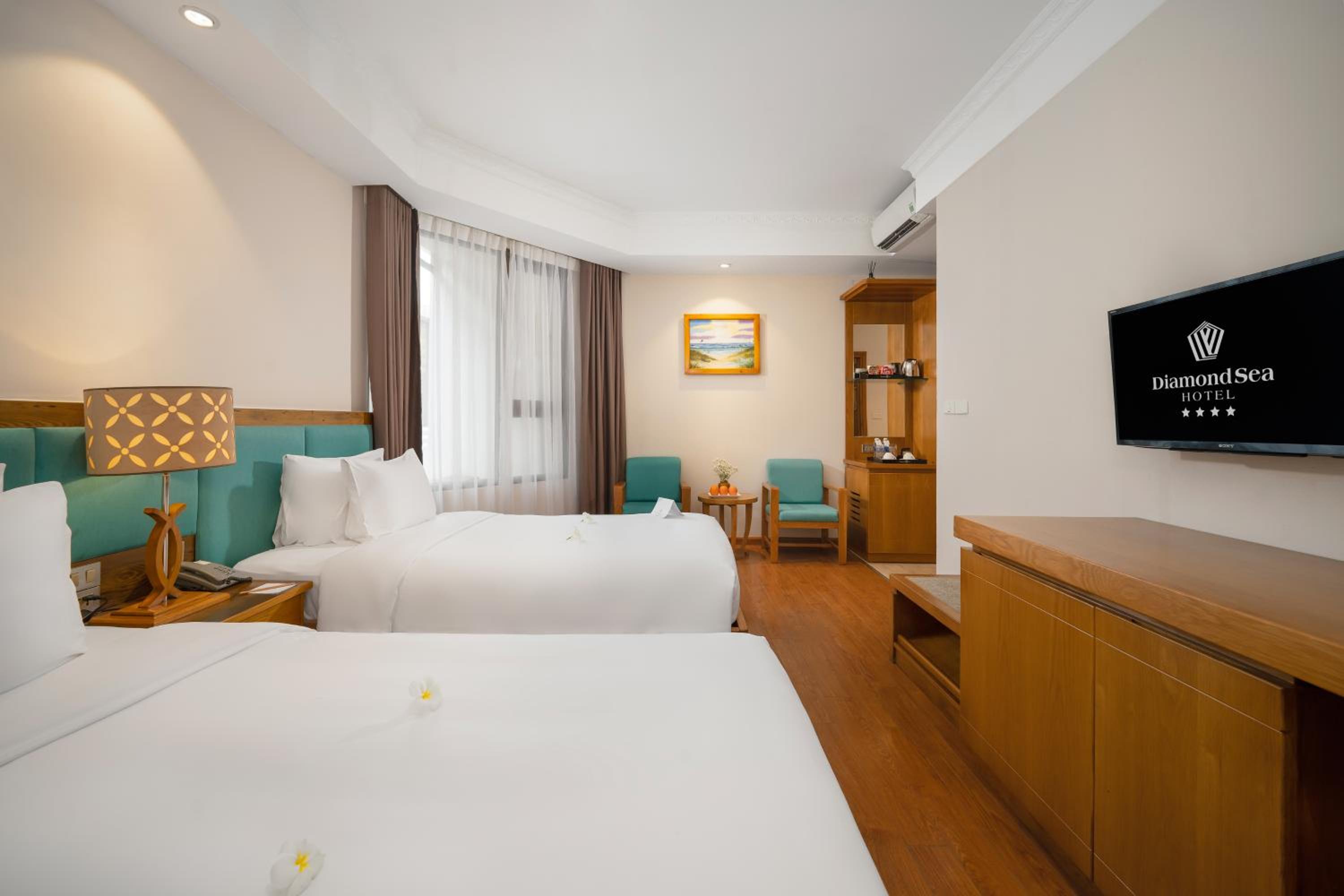 Superior Twin Room with Window - High Floor photo 2