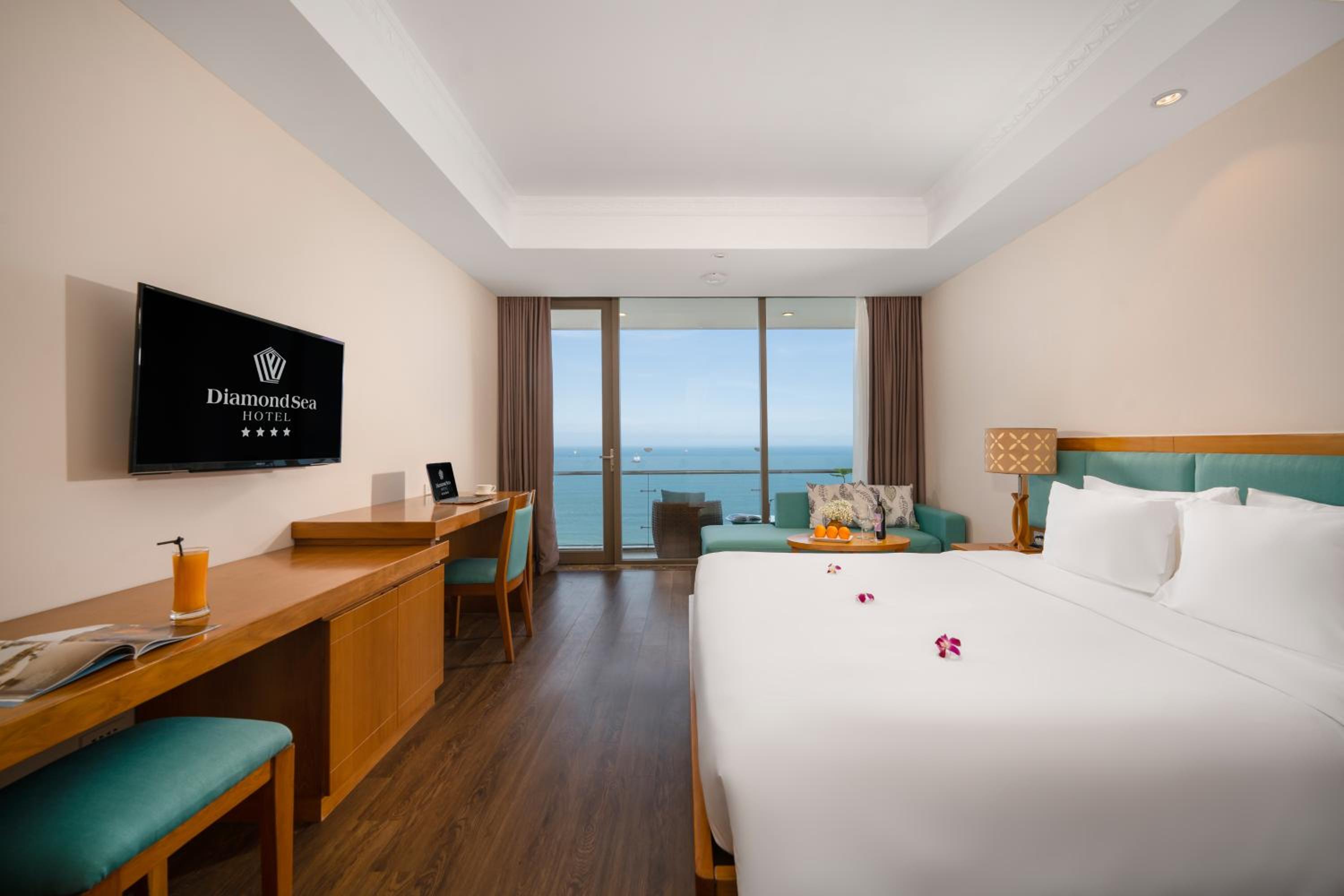 Premier Double with Balcony - Ocean View photo 1