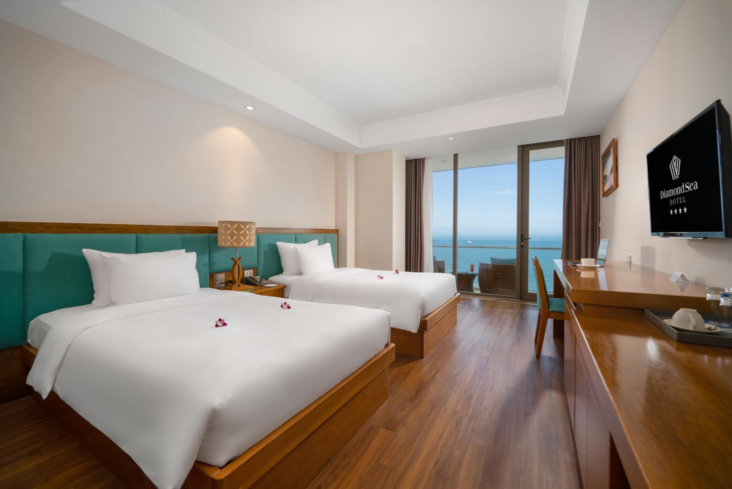 Premier Twin with Balcony - Ocean View photo 1