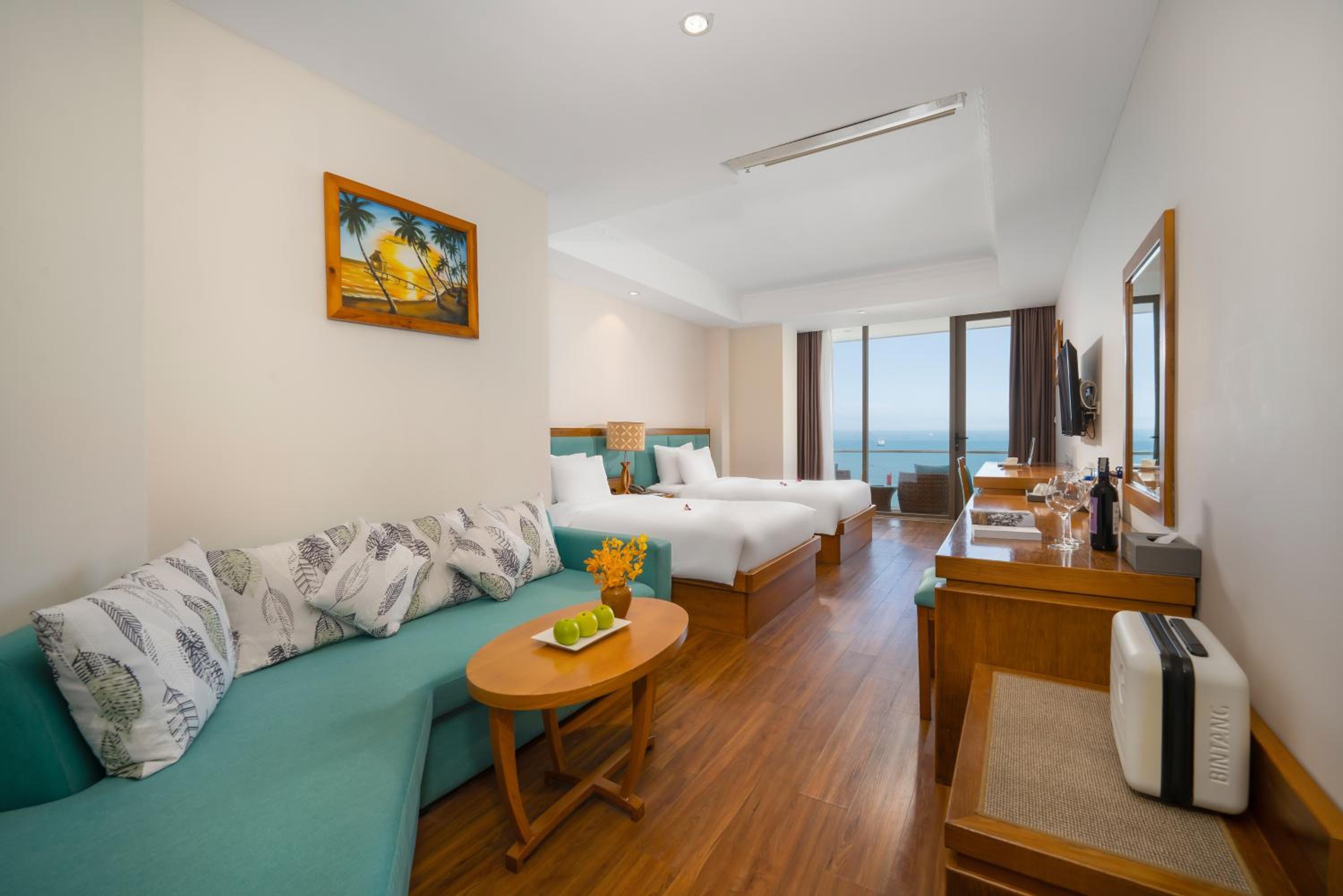 Premier Twin with Balcony - Ocean View photo 2