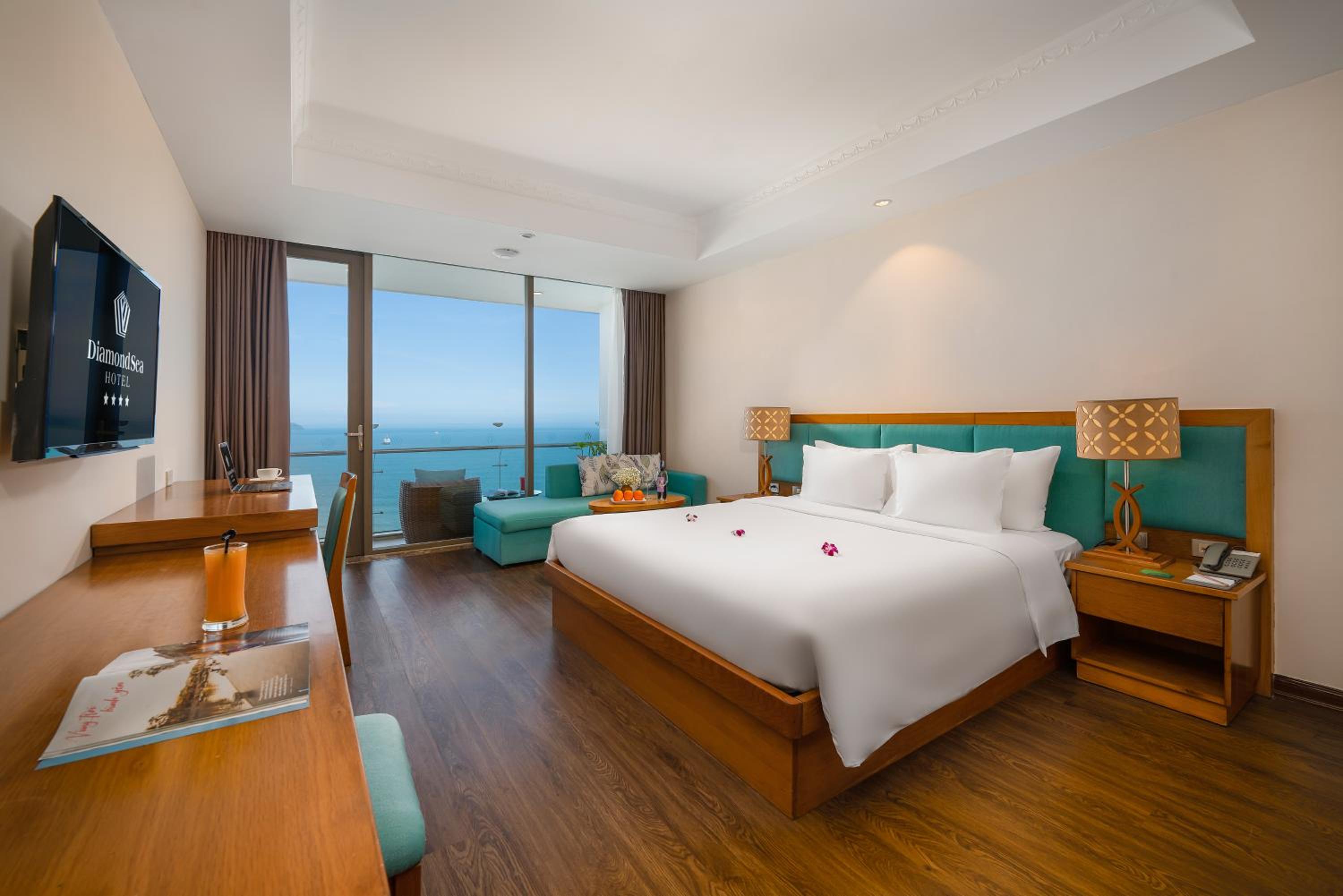 Premier Double with Balcony - Ocean View photo 3