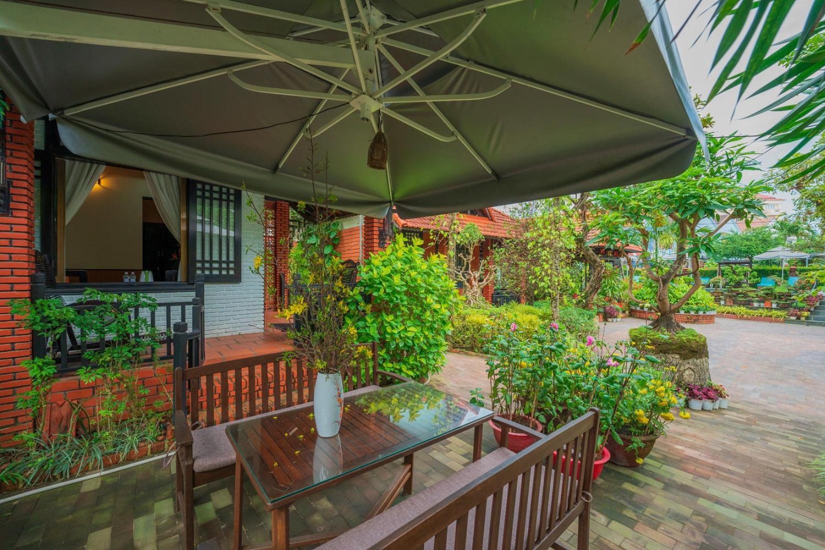 Bungalow with Garden View photo 3