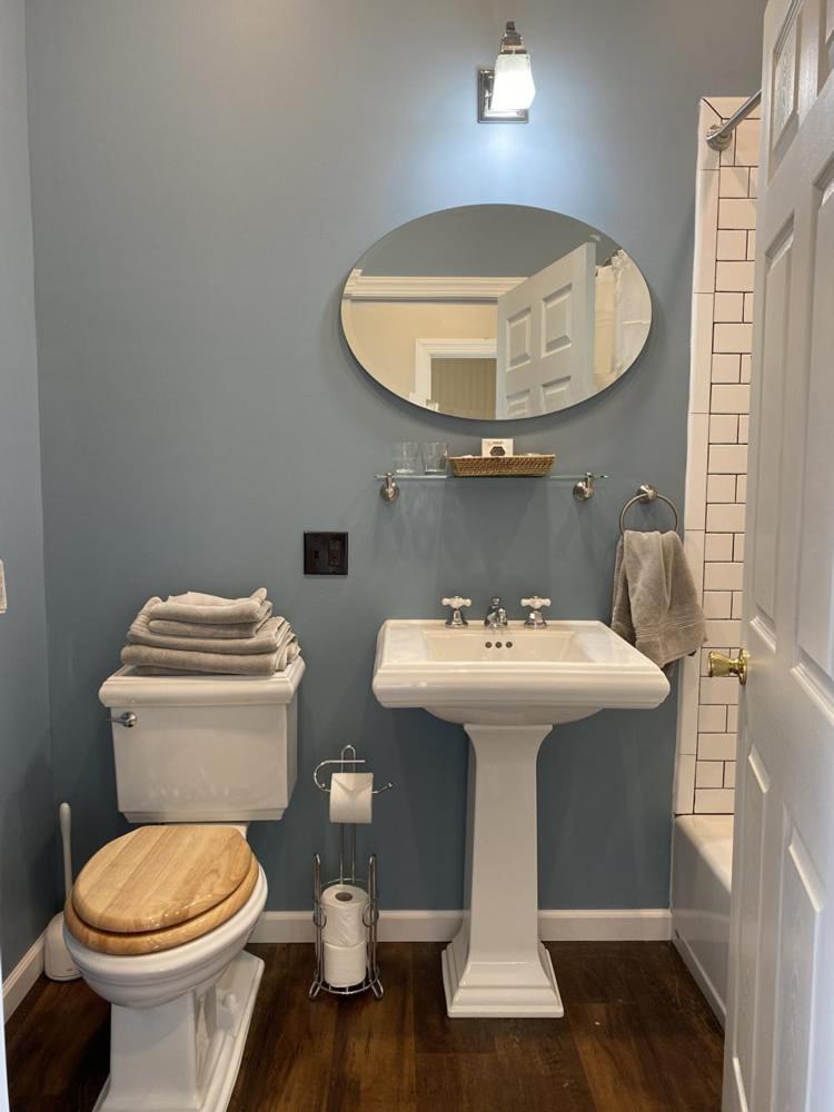 Deluxe Queen Suite photo 3