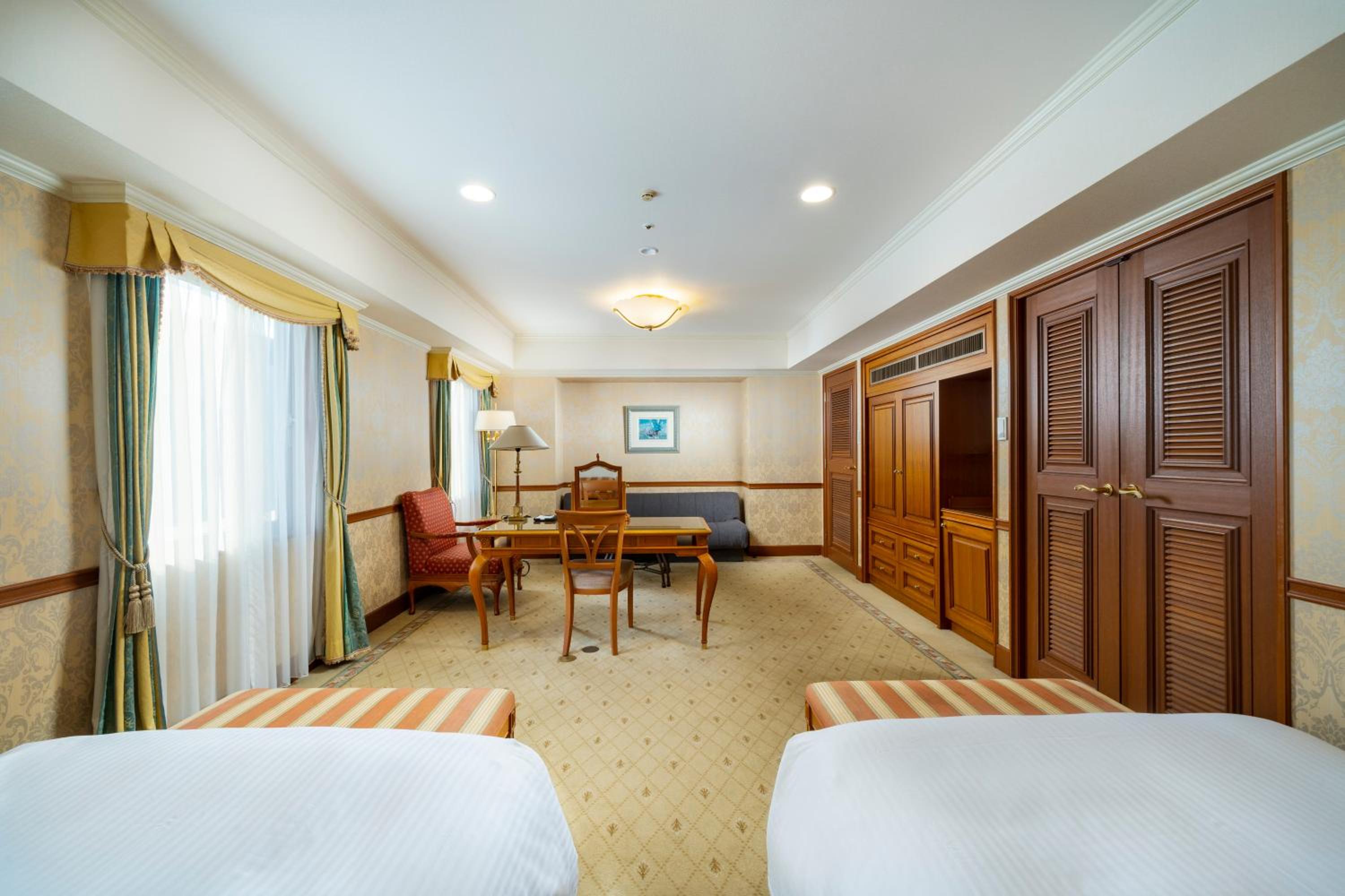 Junior Suite - Non-Smoking
