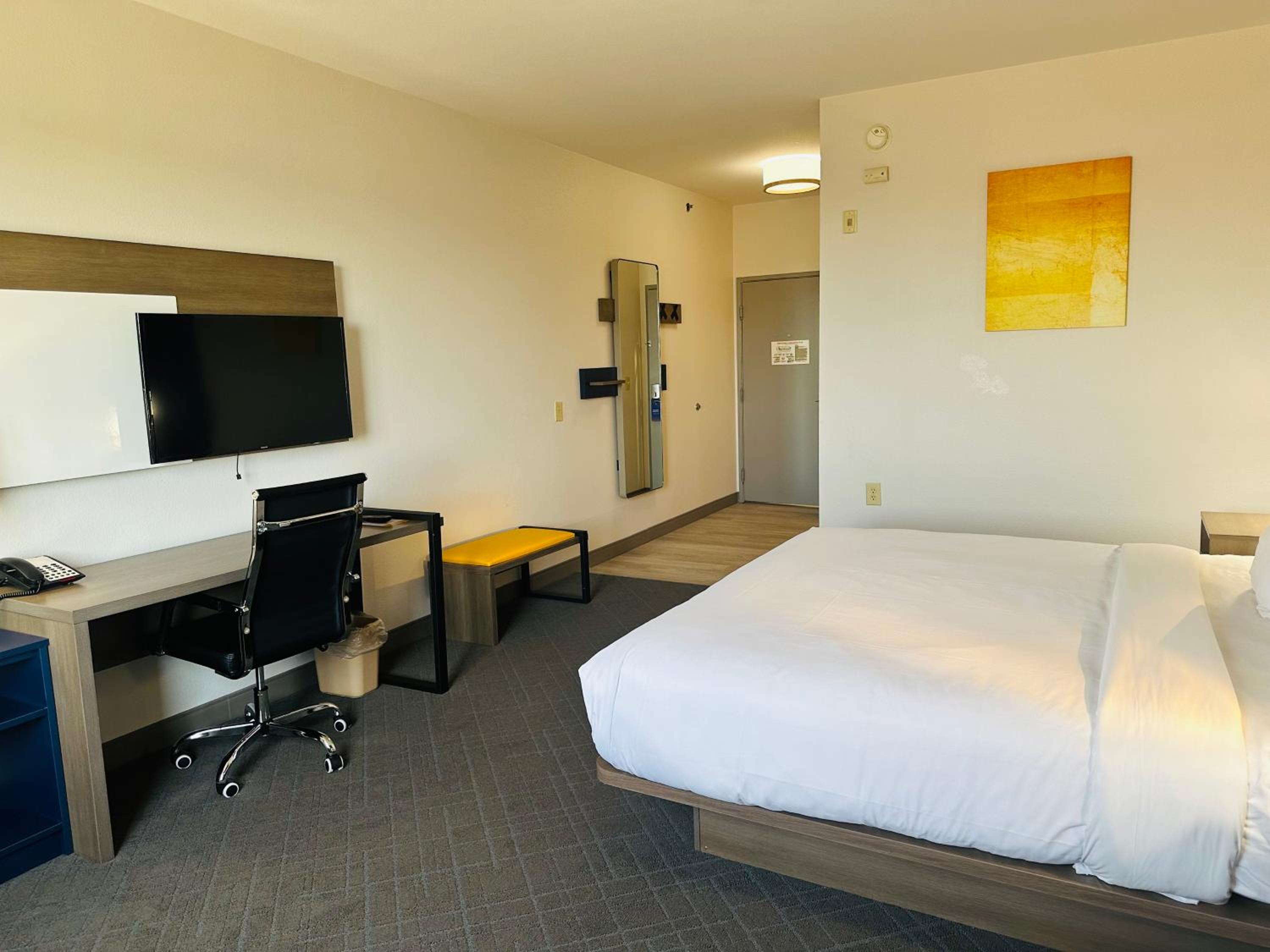 Standard King Room - Non Smoking - Photo 4