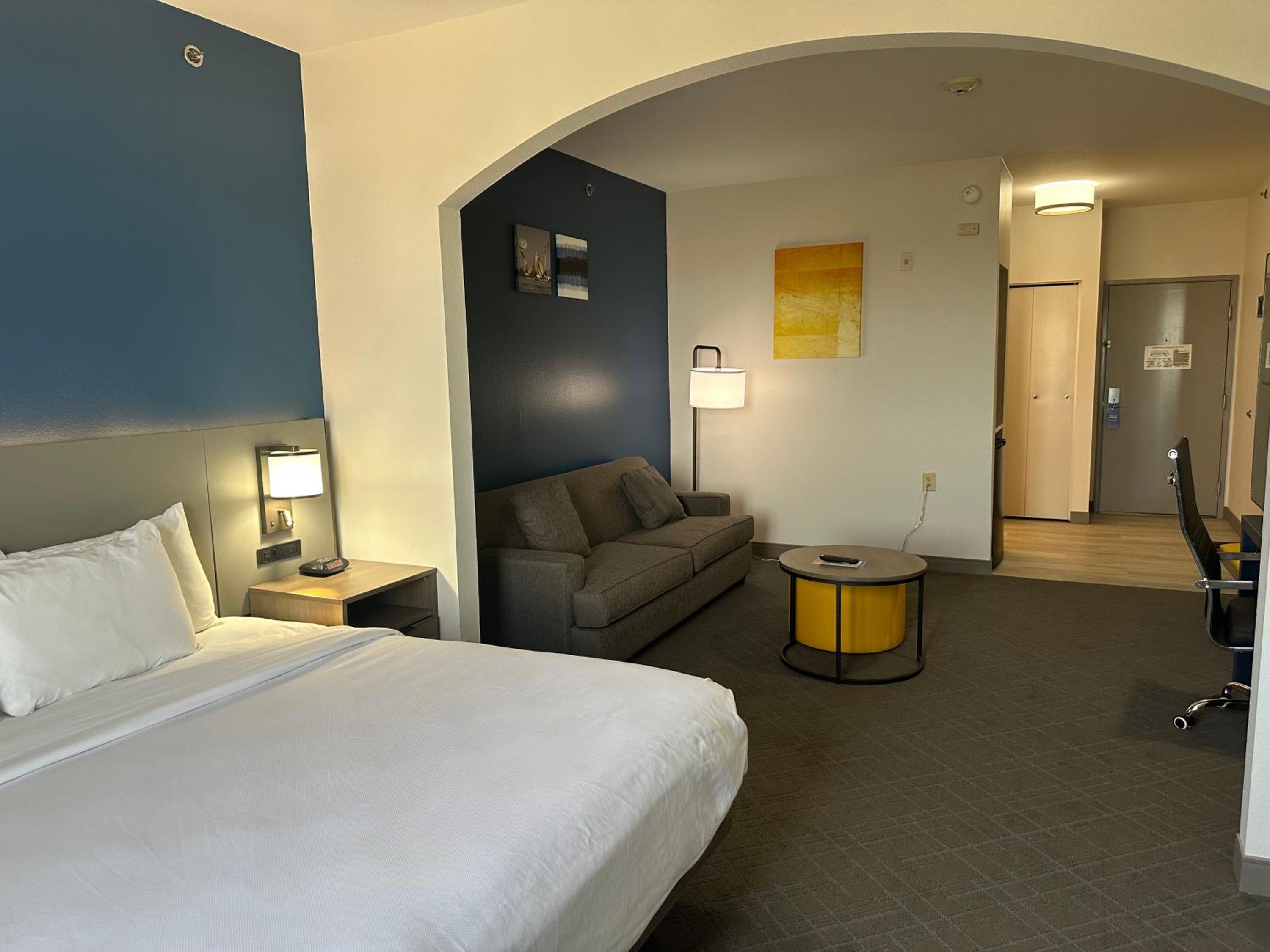 King Suite - Non Smoking - Photo 3