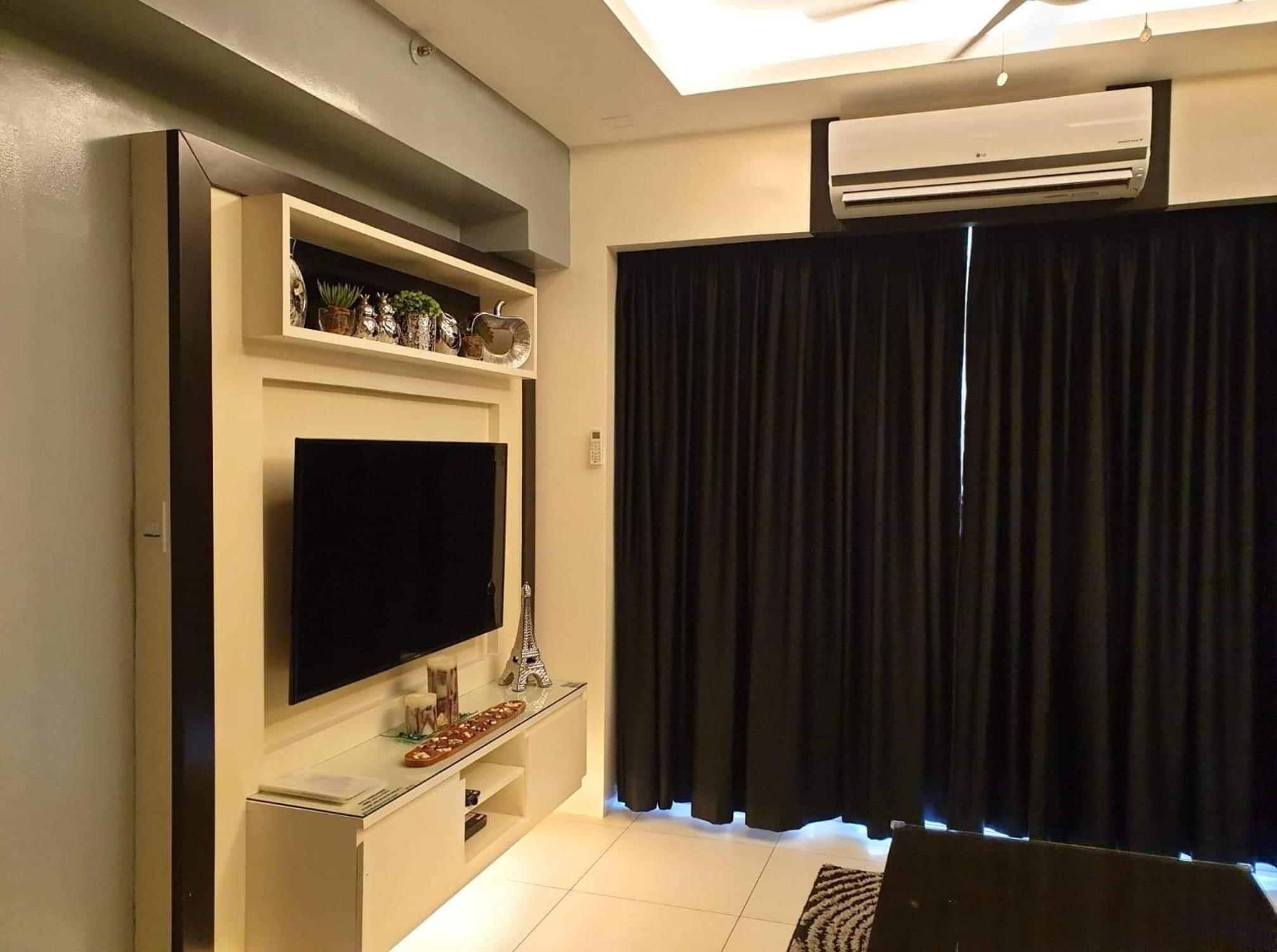 Family Room with Mountain View photo 2