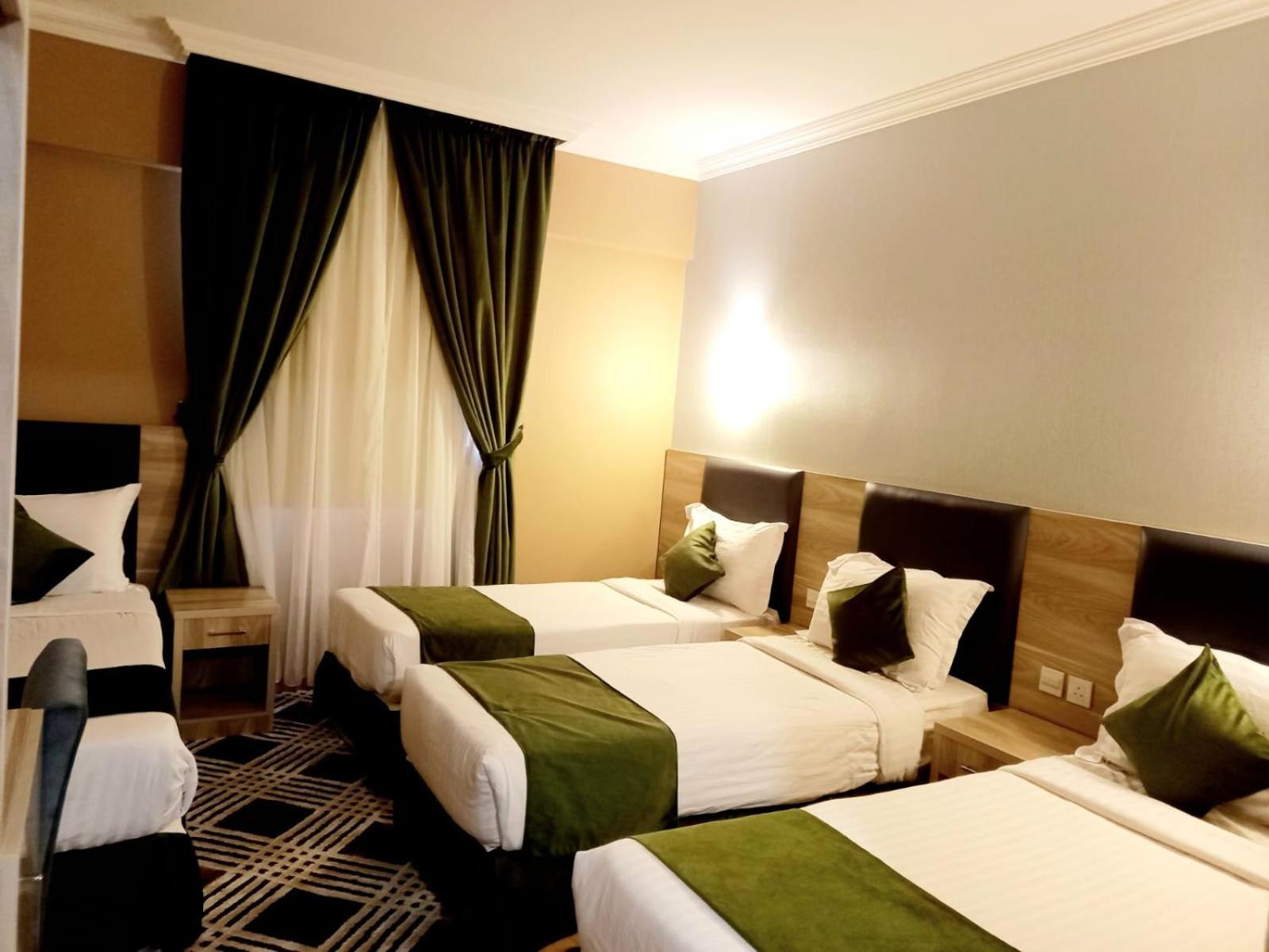 Quadruple Room - Photo 7