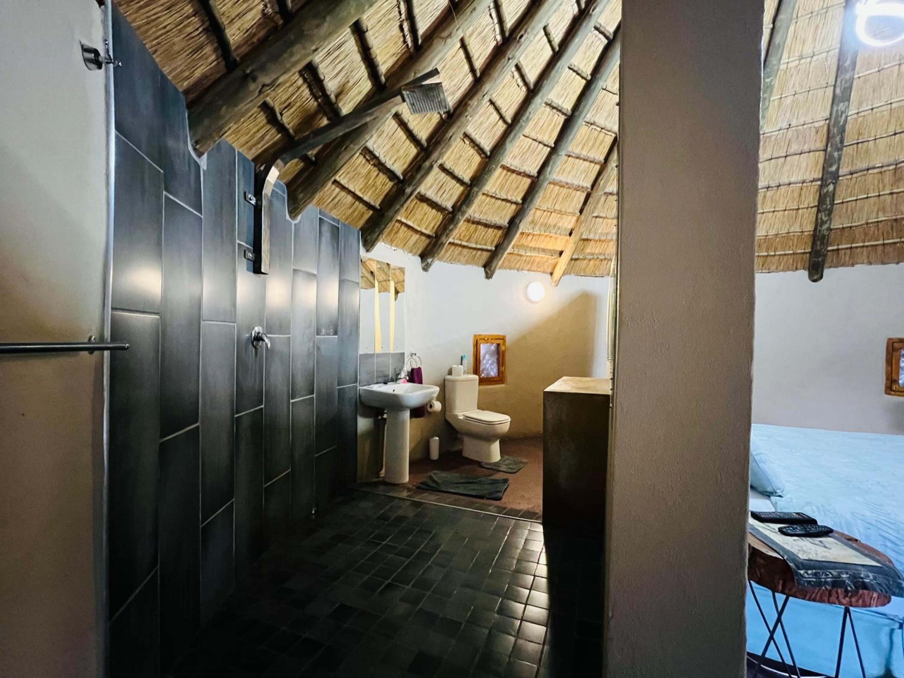 Standard Double or Twin Room - Photo 5