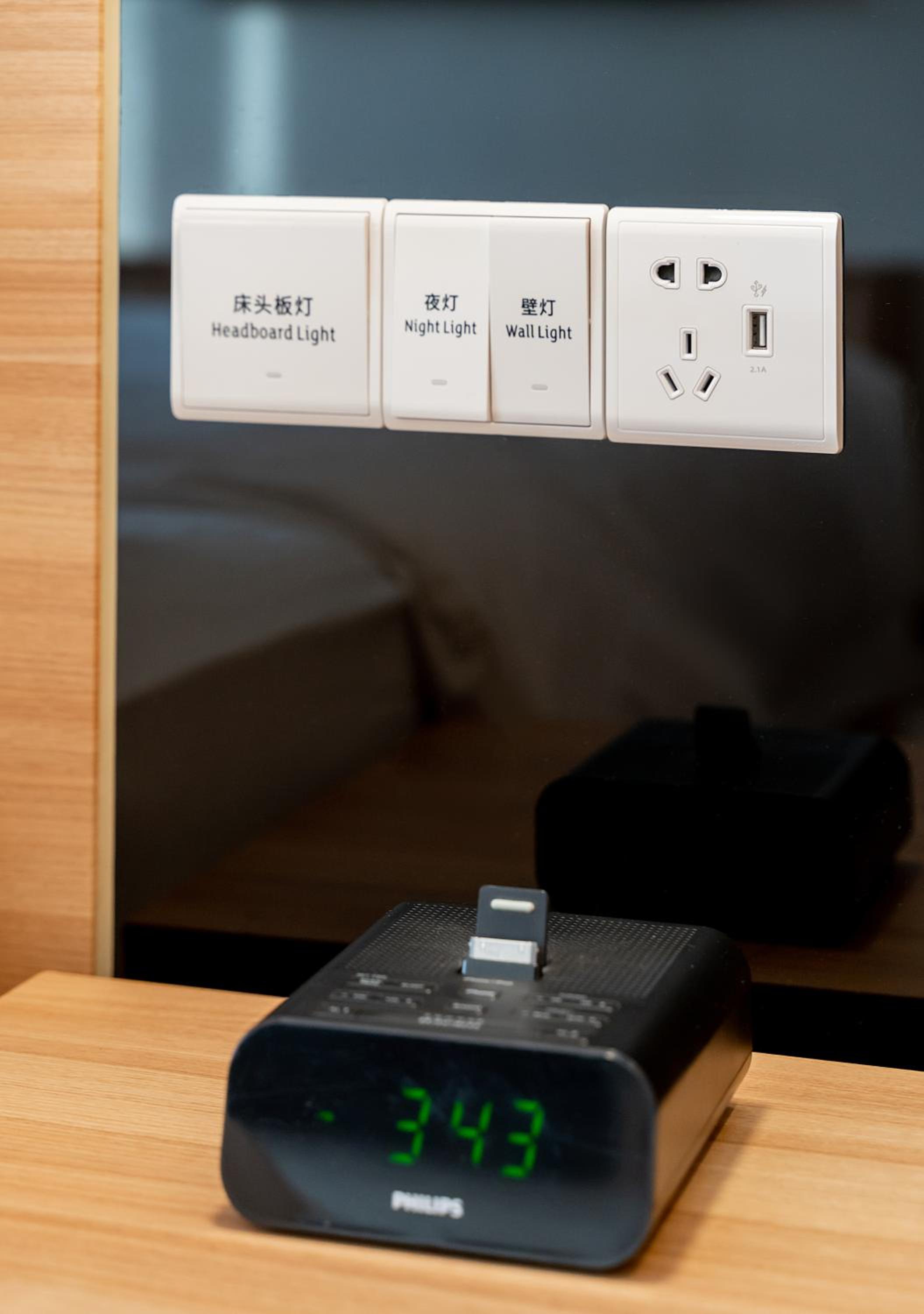 Premium Twin Room thumbnail 5