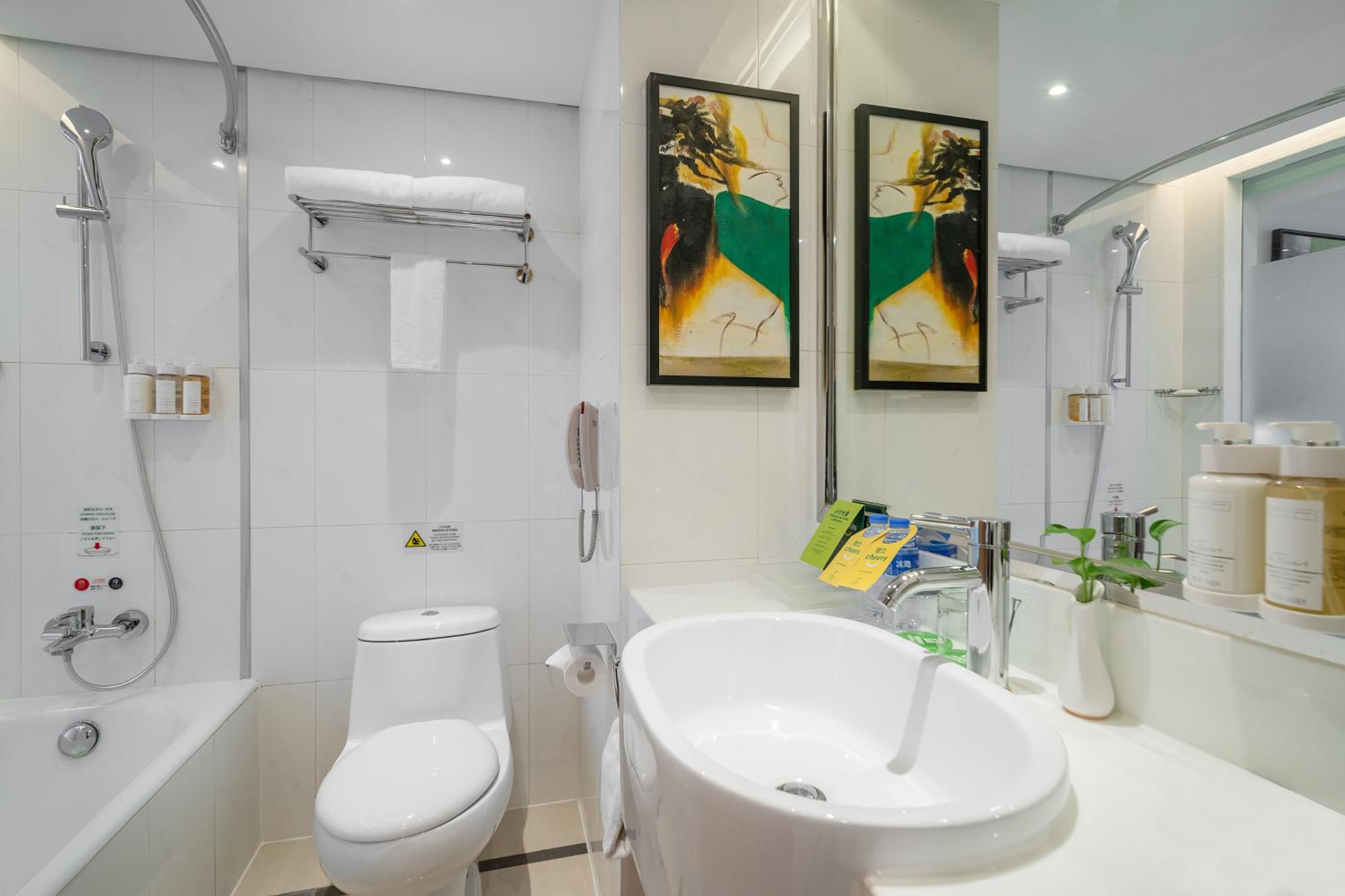 High Floor Standard Twin Room