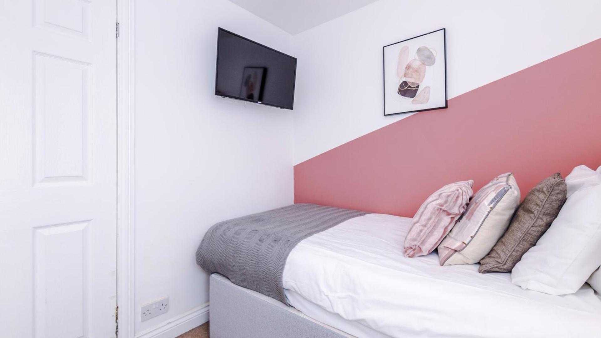 Four-Bedroom House photo 1