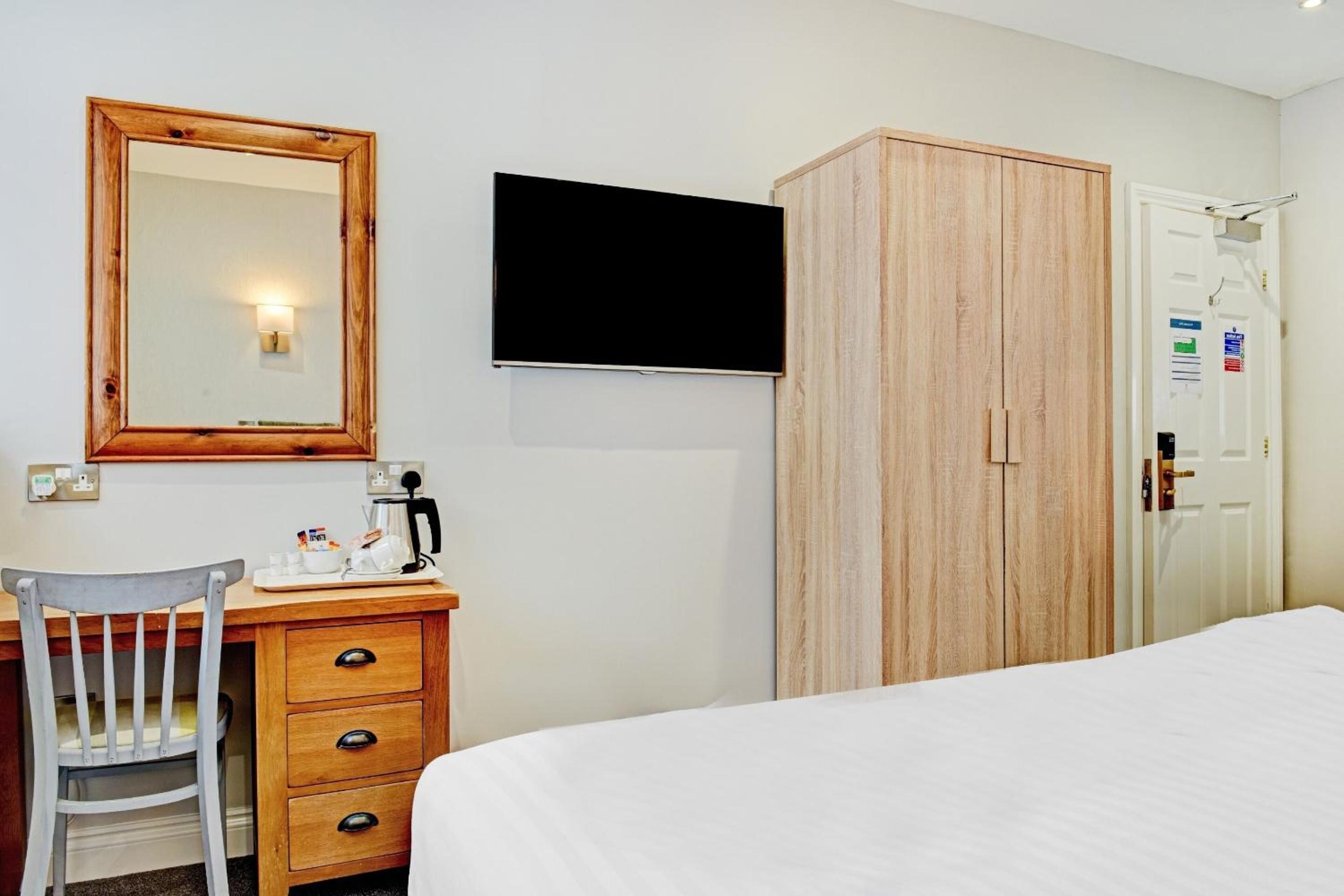 Standard Double Room - Photo 7