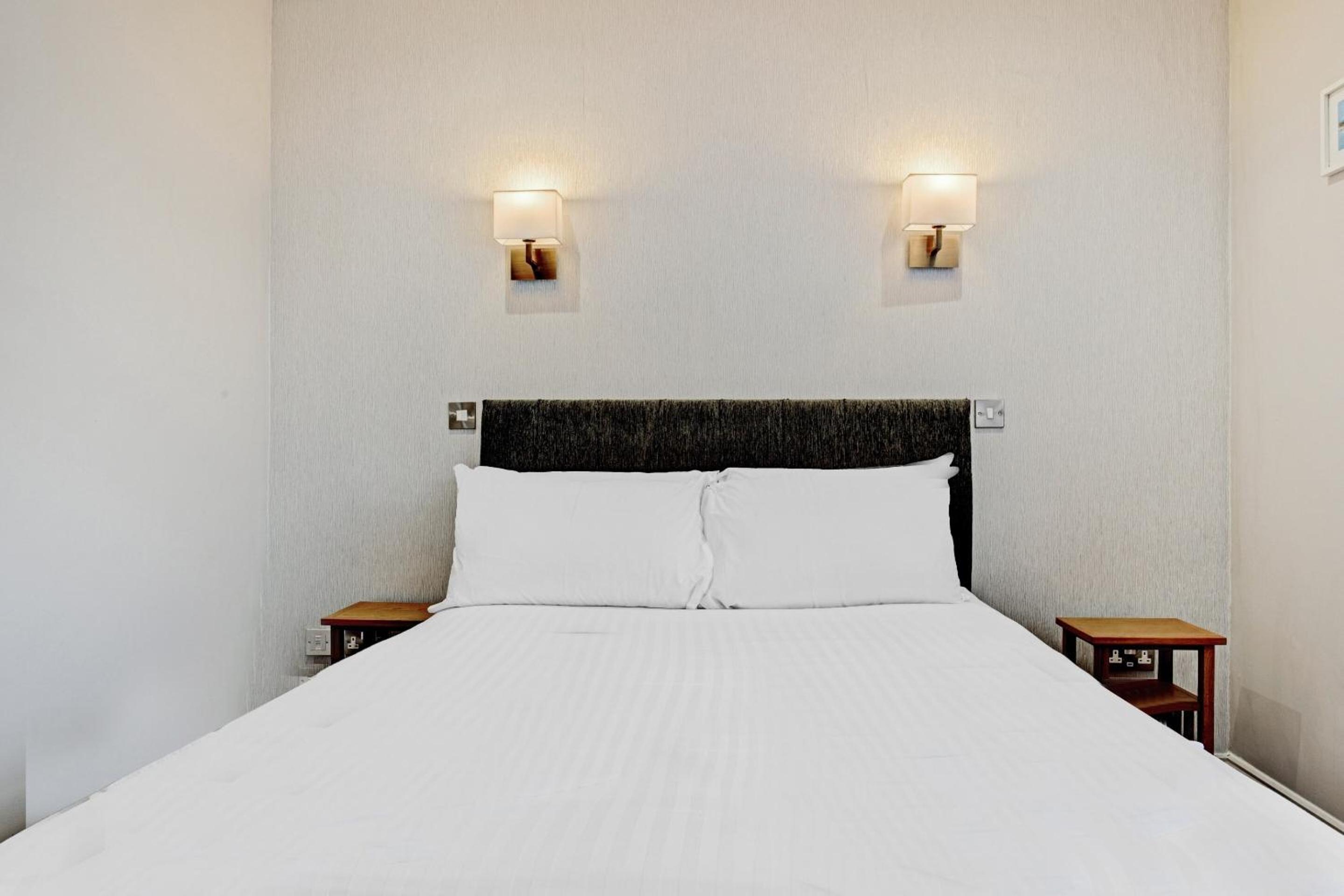 Standard Double Room - Photo 4