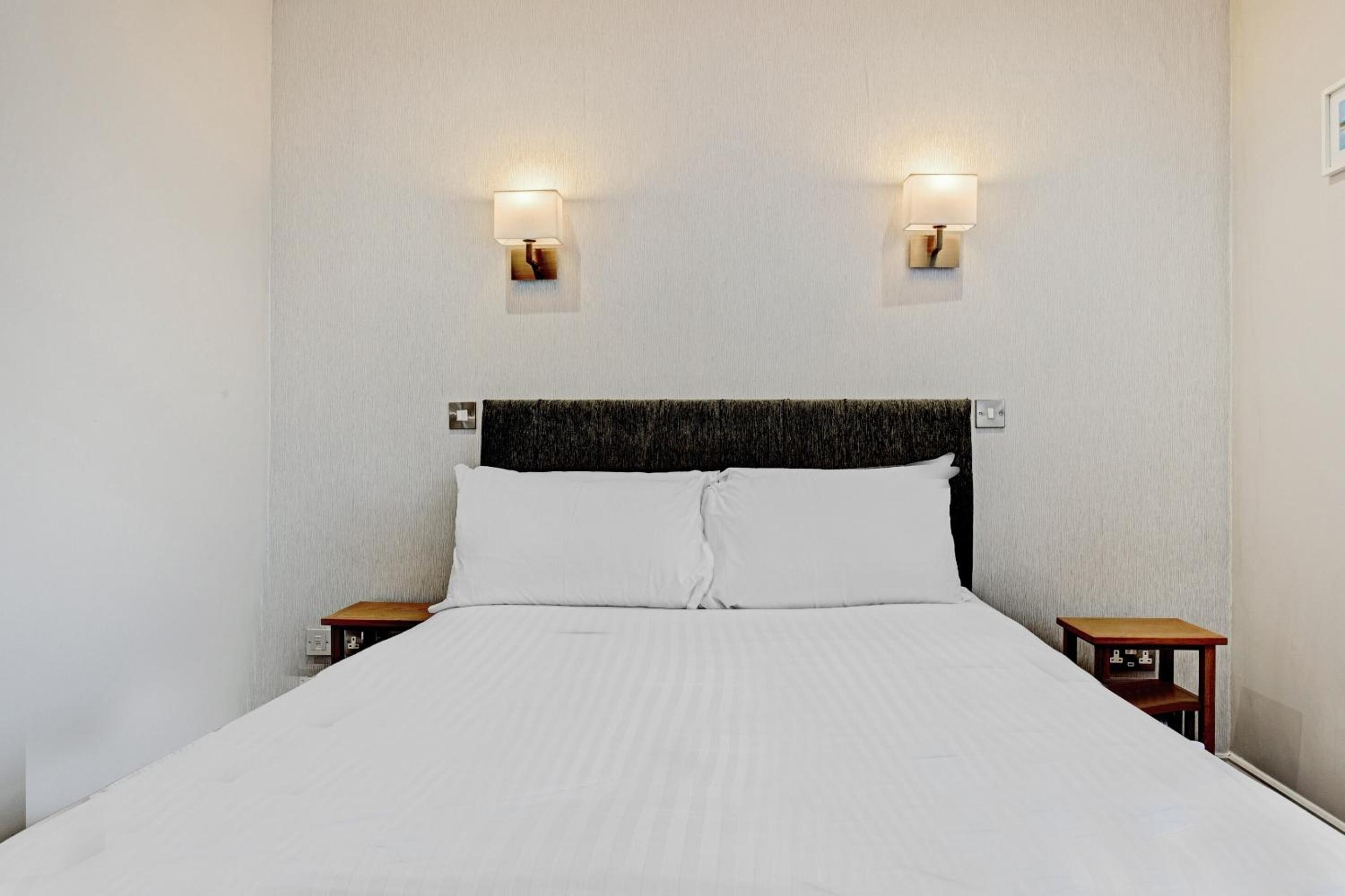 Standard Double Room - Photo 5