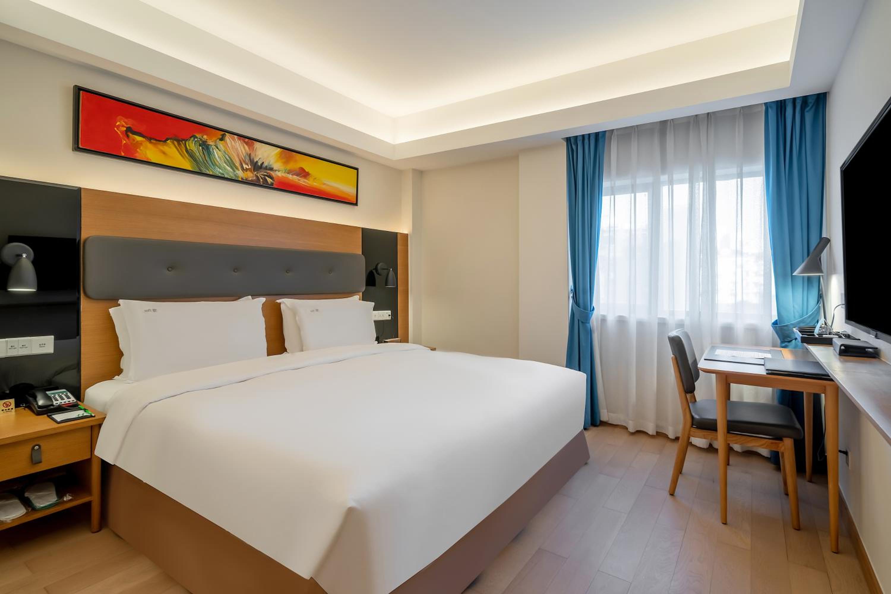 Two-Bedroom Suite thumbnail 5
