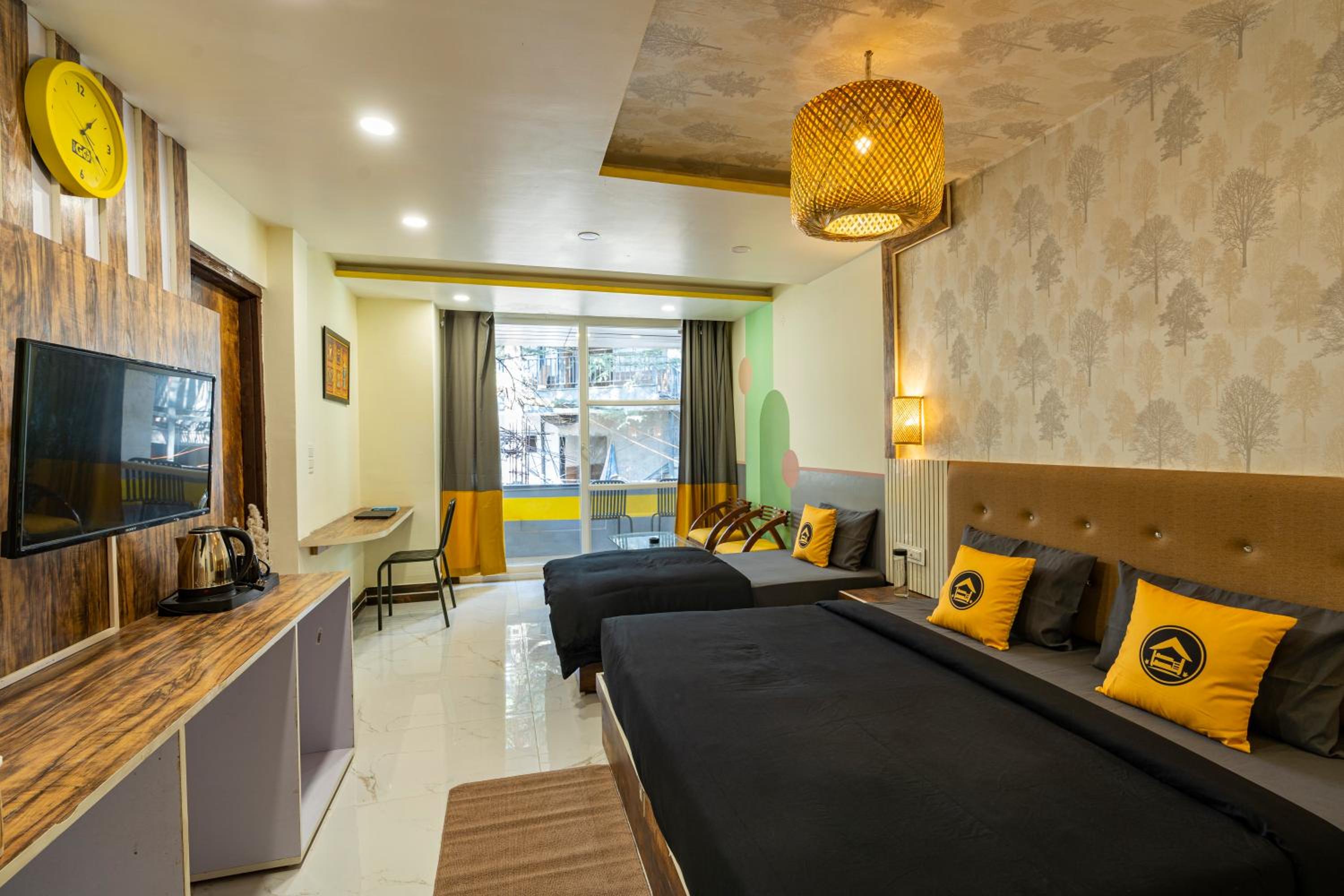 Superior Triple Room with Balcony photo 3