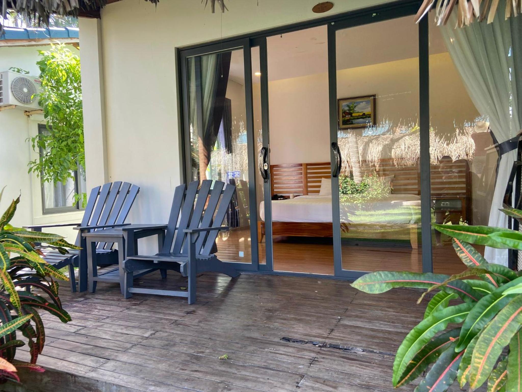 Bungalow With Garden View - Photo 4